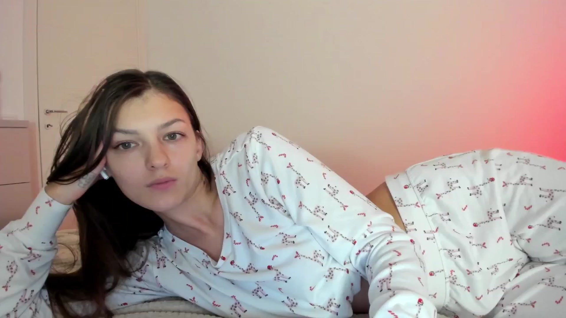 Gallery image thumbnail from Chris_girl's myfreecams stream on, 12/27/2024, 24:55 image 19 of 20