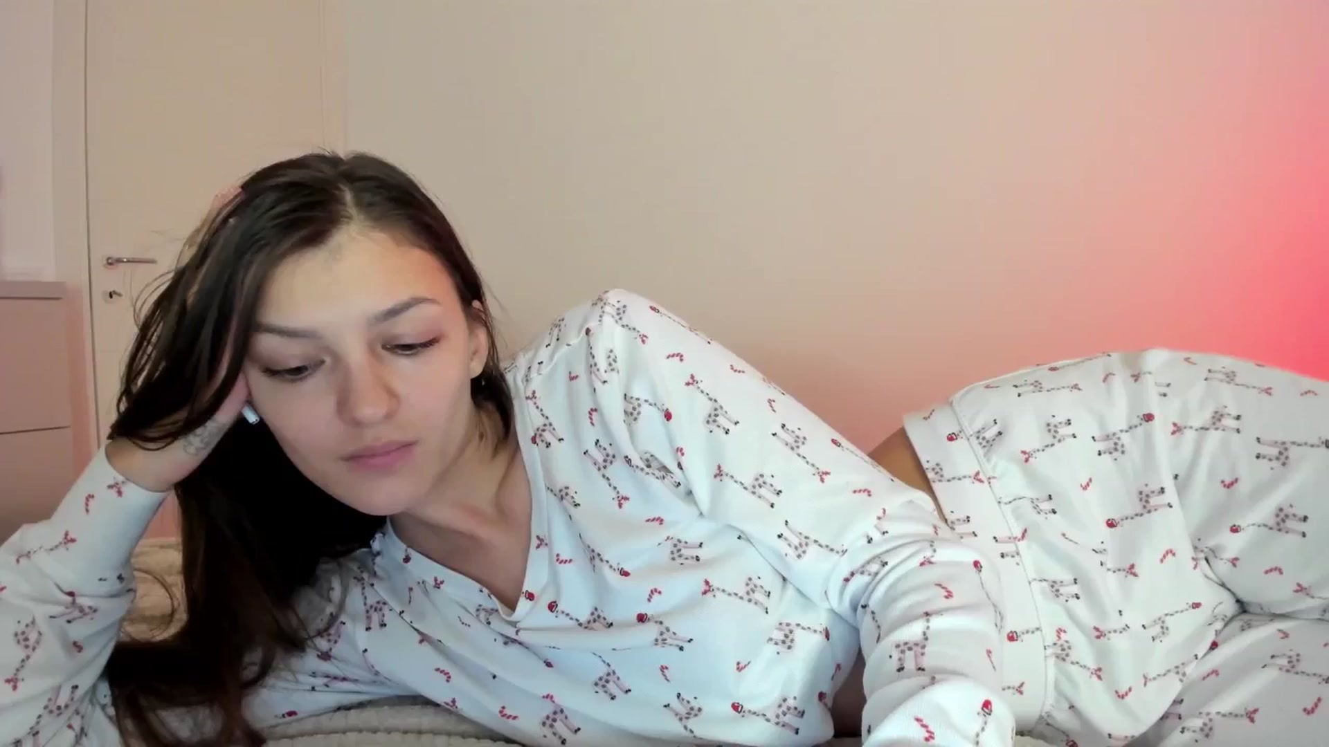 Gallery image thumbnail from Chris_girl's myfreecams stream on, 12/27/2024, 24:55 image 18 of 20