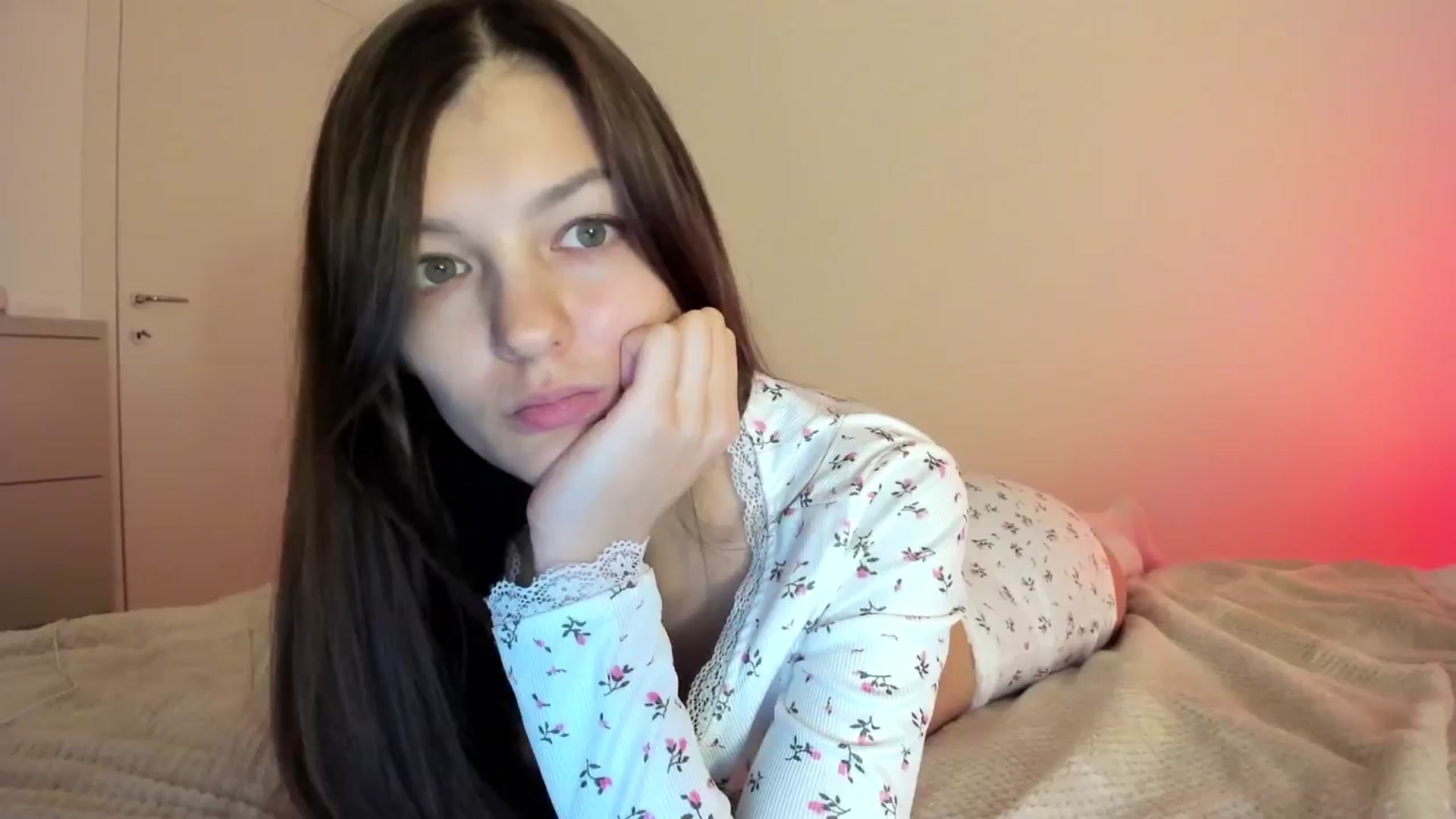 Gallery image thumbnail from Chris_girl's myfreecams stream on, 12/31/2024, 17:49 image 9 of 20