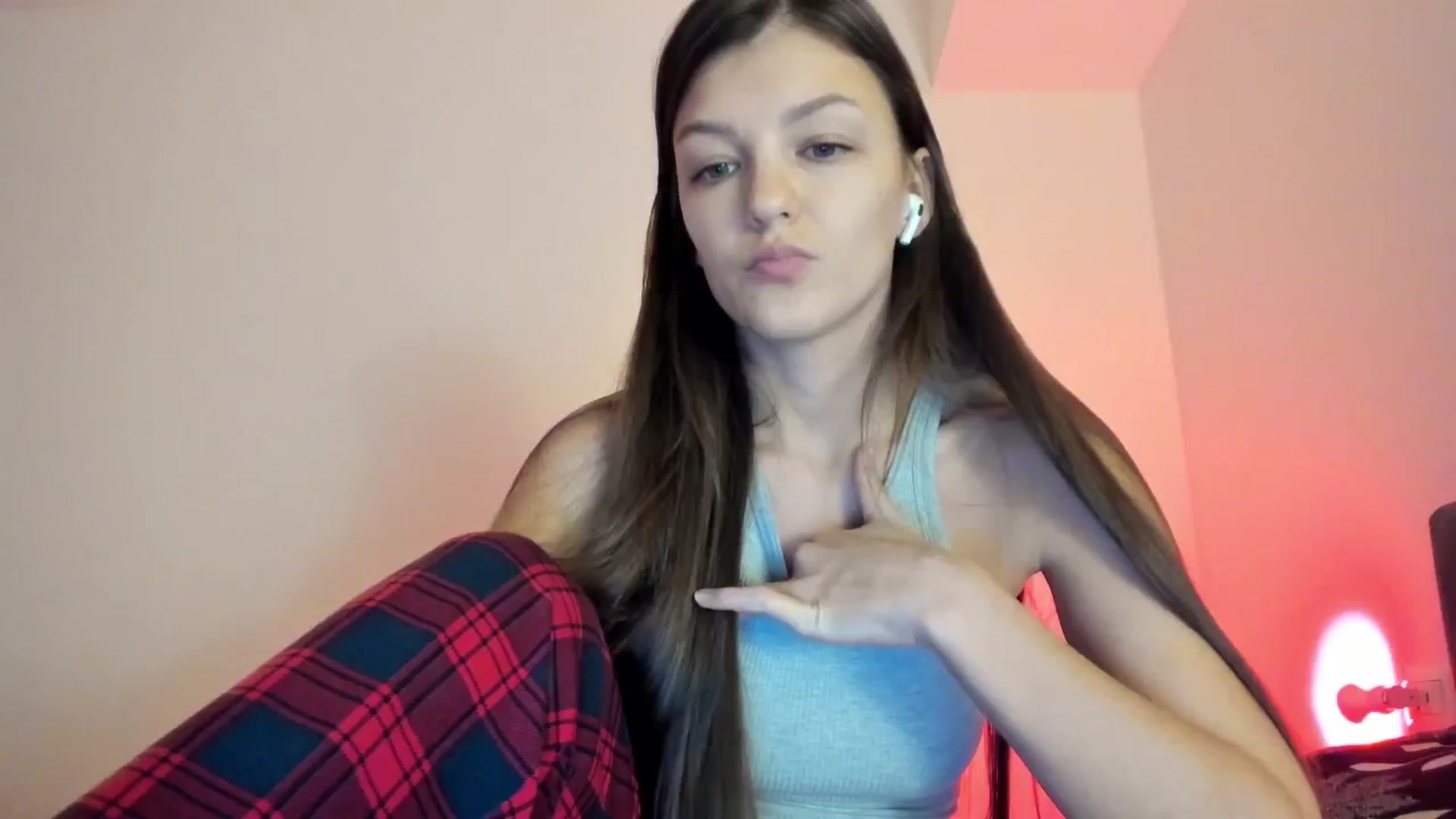 Gallery image thumbnail from Chris_girl's myfreecams stream on, 01/03/2025, 24:09 image 10 of 20