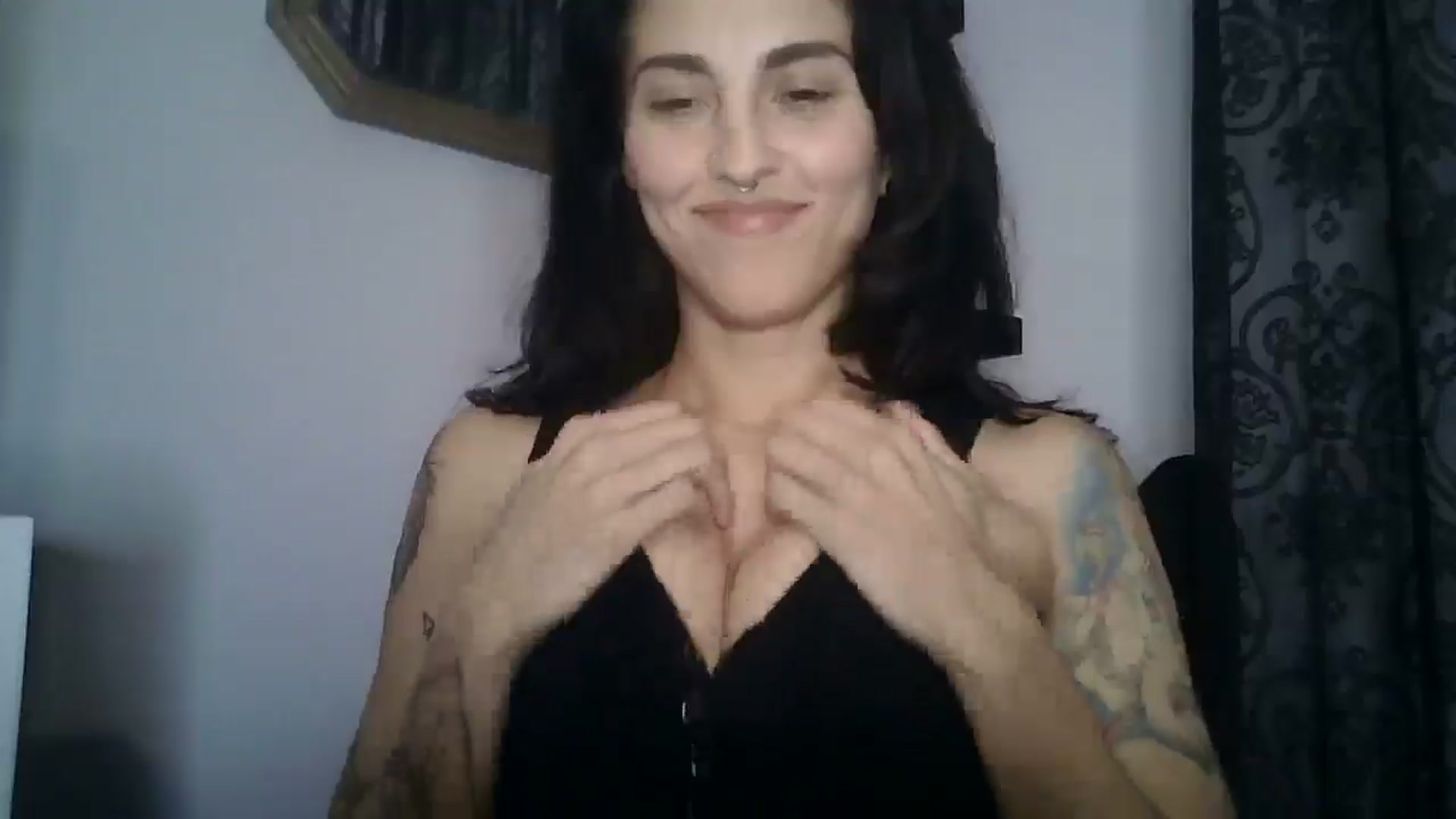 Gallery image thumbnail from ChrissyVenom's myfreecams stream on, 07/17/2025, 24:56 image 17 of 20
