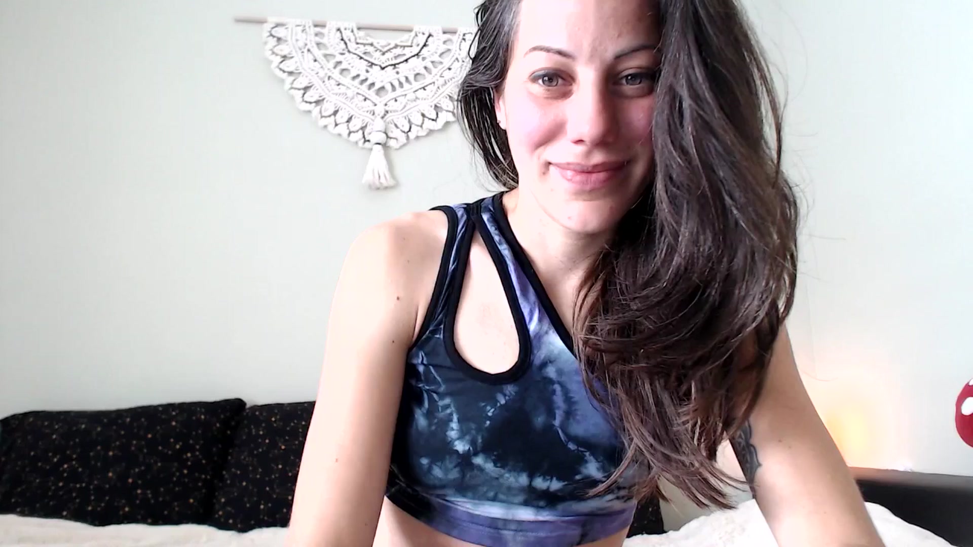 Gallery image thumbnail from ChristinaKey's myfreecams stream on, 05/30/2025, 13:16 image 15 of 20