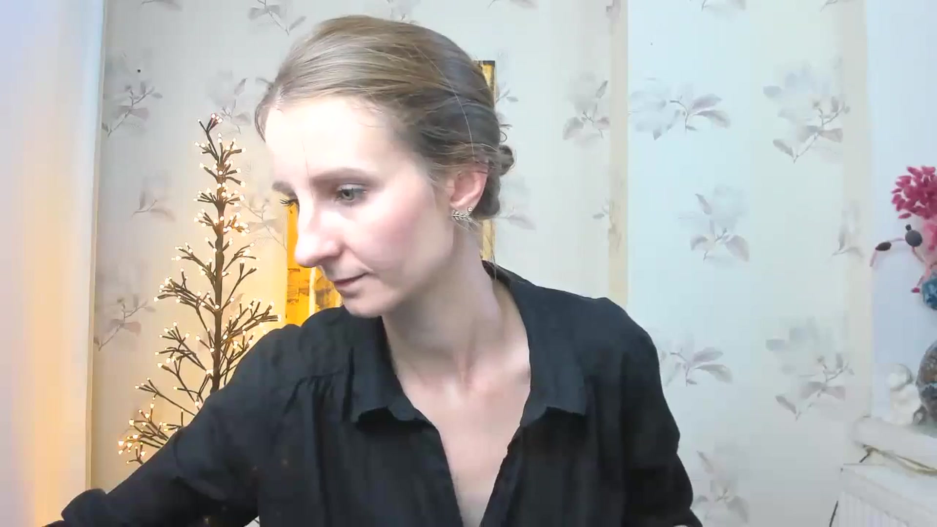 Gallery image thumbnail from ChristinaVi's myfreecams stream on, 10/24/2023, 09:08 image 3 of 20