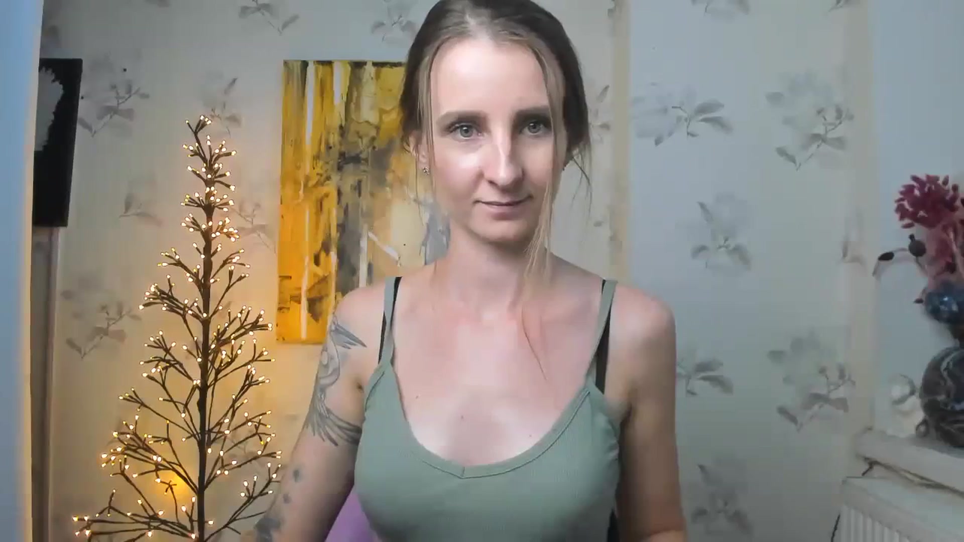 Gallery image thumbnail from ChristinaVi's myfreecams stream on, 10/24/2023, 12:09 image 8 of 20