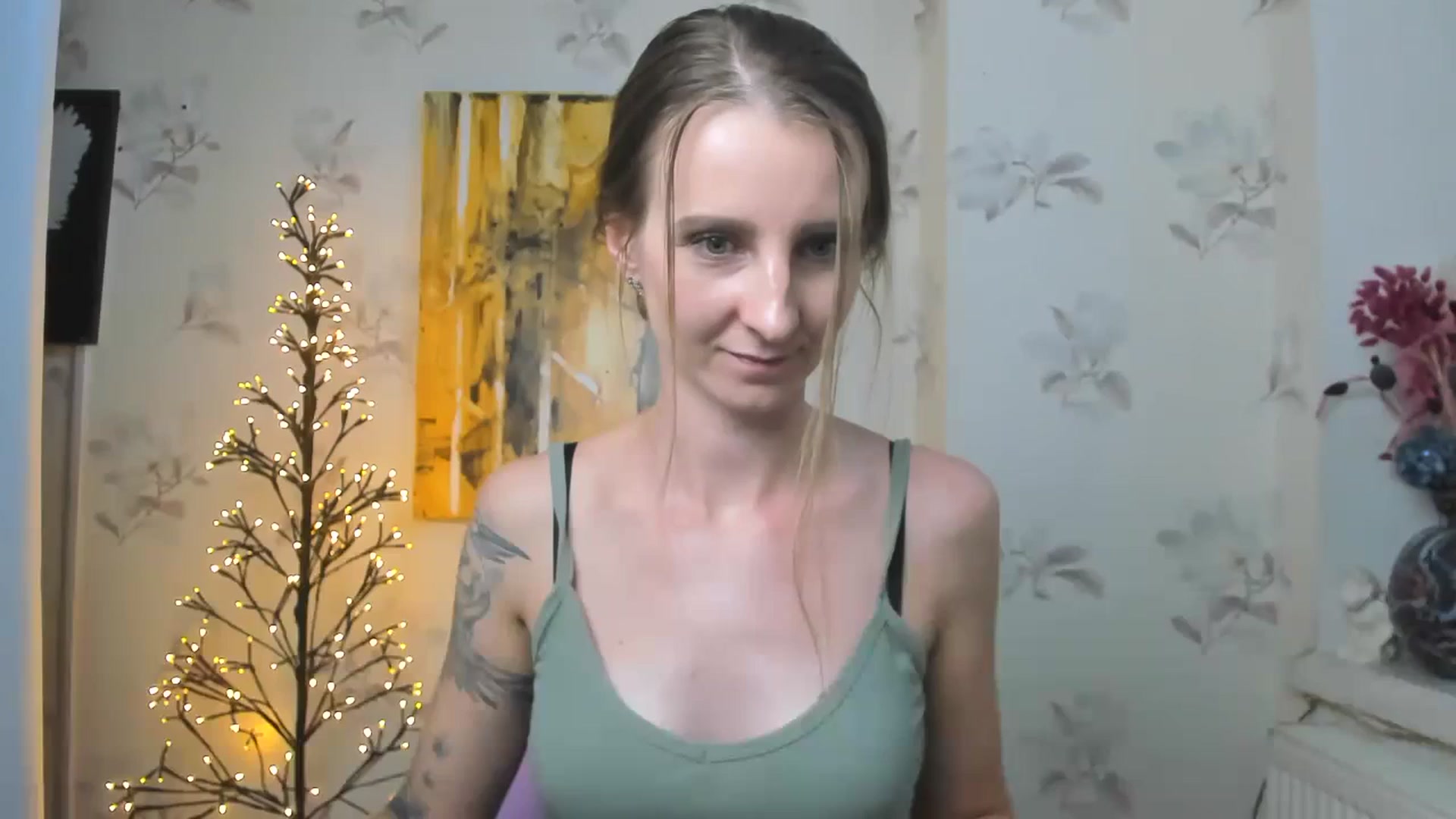 Gallery image thumbnail from ChristinaVi's myfreecams stream on, 10/24/2023, 12:09 image 14 of 20