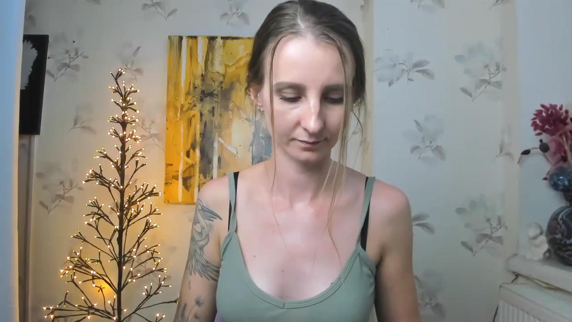 Gallery image thumbnail from ChristinaVi's myfreecams stream on, 10/24/2023, 12:09 image 15 of 20