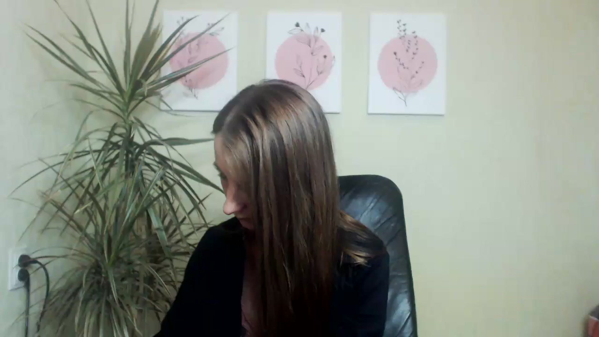 Gallery image thumbnail from ChristinaVi's myfreecams stream on, 10/26/2023, 15:31 image 1 of 20