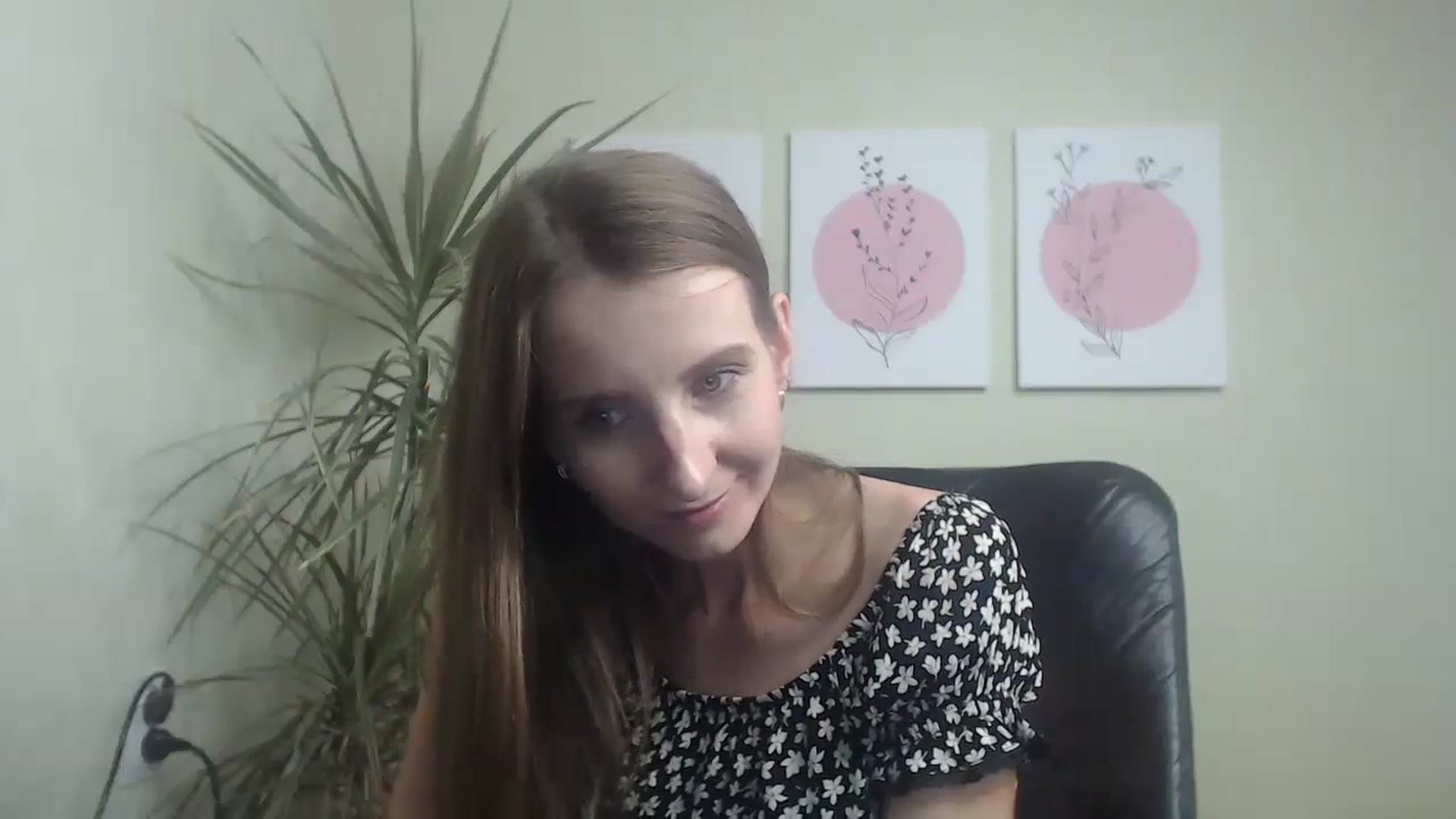Gallery image thumbnail from ChristinaVi's myfreecams stream on, 10/31/2023, 12:39 image 7 of 20