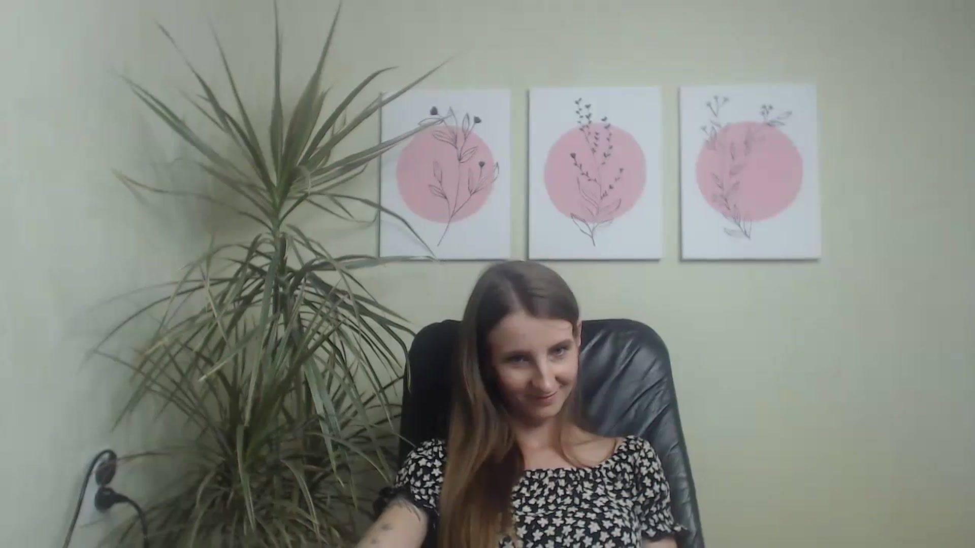 Gallery image thumbnail from ChristinaVi's myfreecams stream on, 10/31/2023, 12:39 image 20 of 20