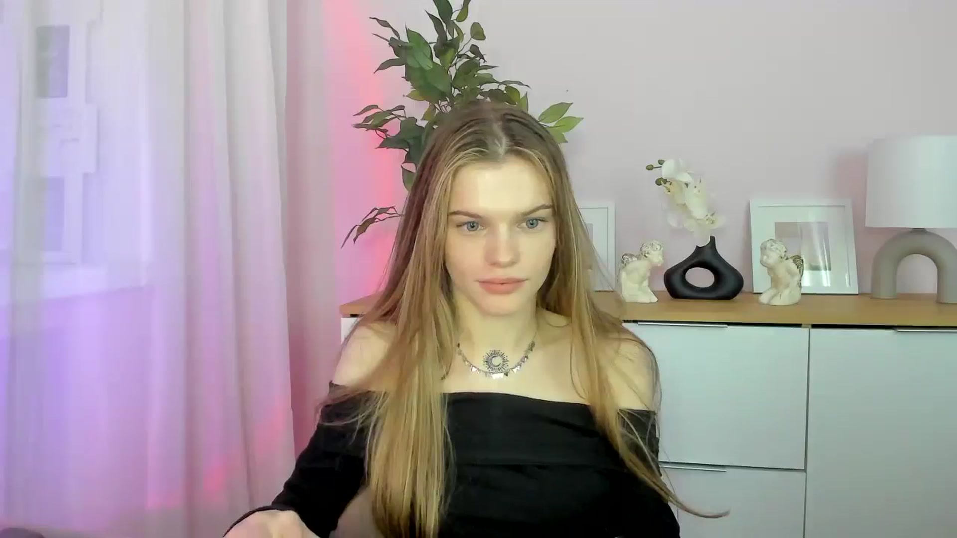 Gallery image thumbnail from ChristinaWave's myfreecams stream on, 12/11/2025, 13:46 image 3 of 20