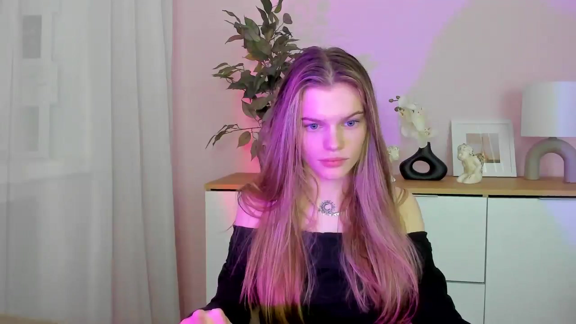 Gallery image thumbnail from ChristinaWave's myfreecams stream on, 12/11/2025, 13:46 image 19 of 20