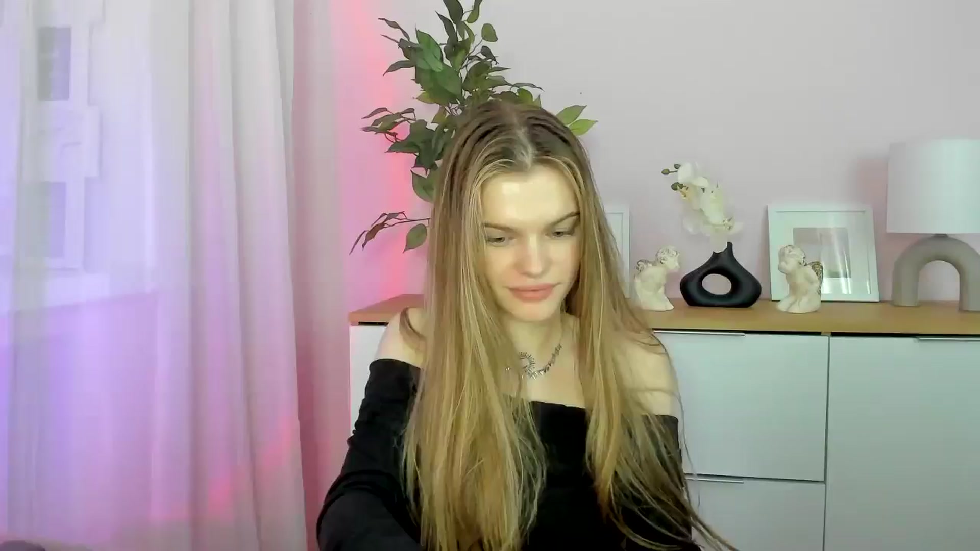 Gallery image thumbnail from ChristinaWave's myfreecams stream on, 12/11/2025, 13:46 image 4 of 20