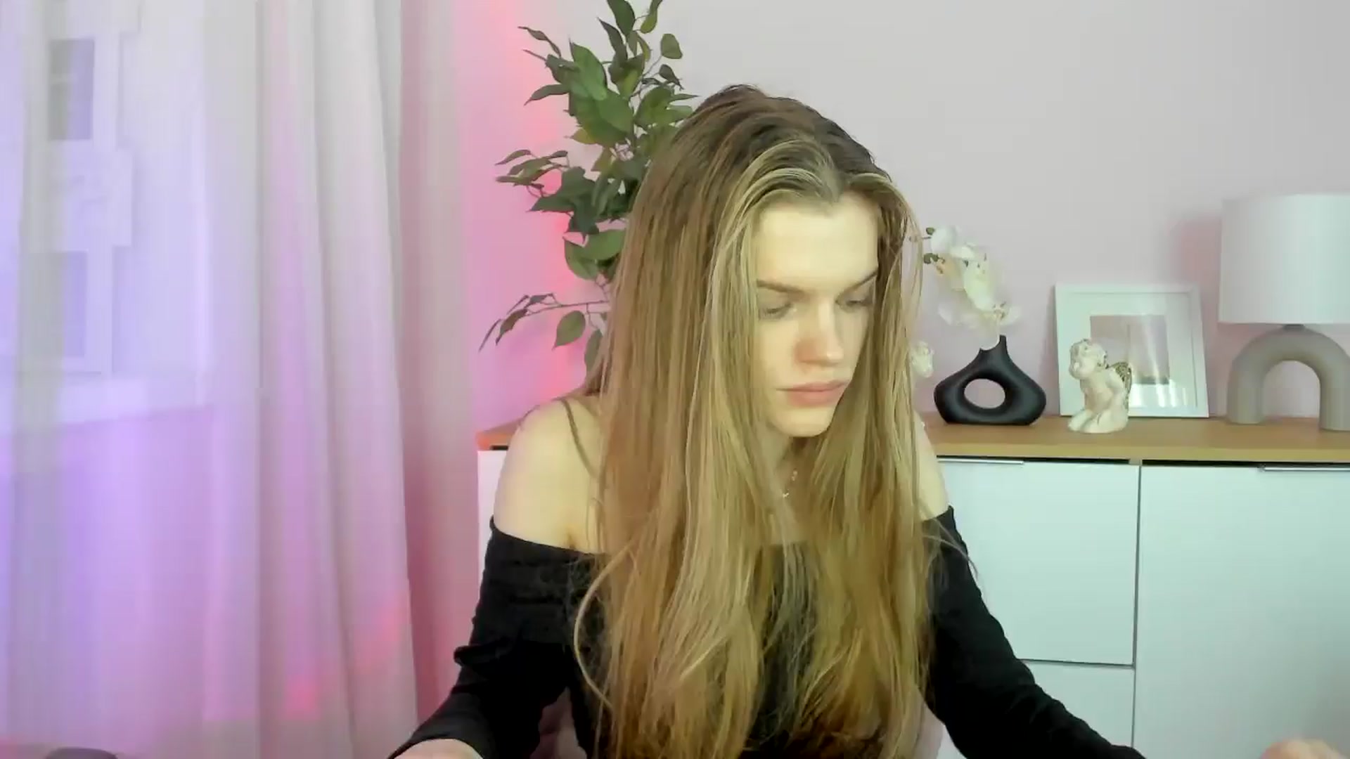 Gallery image thumbnail from ChristinaWave's myfreecams stream on, 12/11/2025, 13:46 image 1 of 20