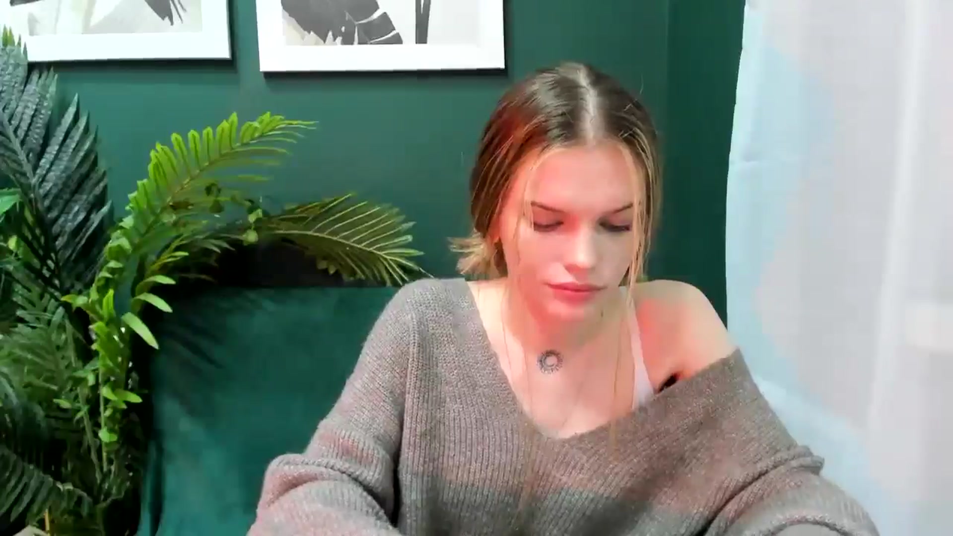 Gallery image thumbnail from ChristinaWave's myfreecams stream on, 12/12/2025, 10:43 image 8 of 20