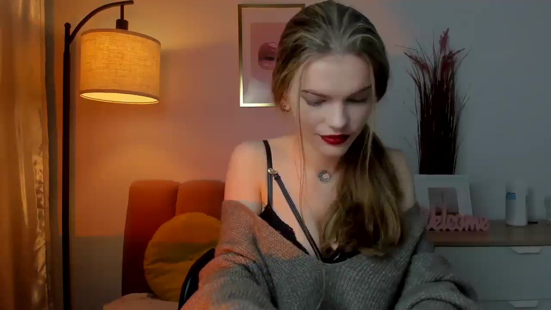 Gallery image thumbnail from ChristinaWave's myfreecams stream on, 12/13/2025, 11:27 image 4 of 20