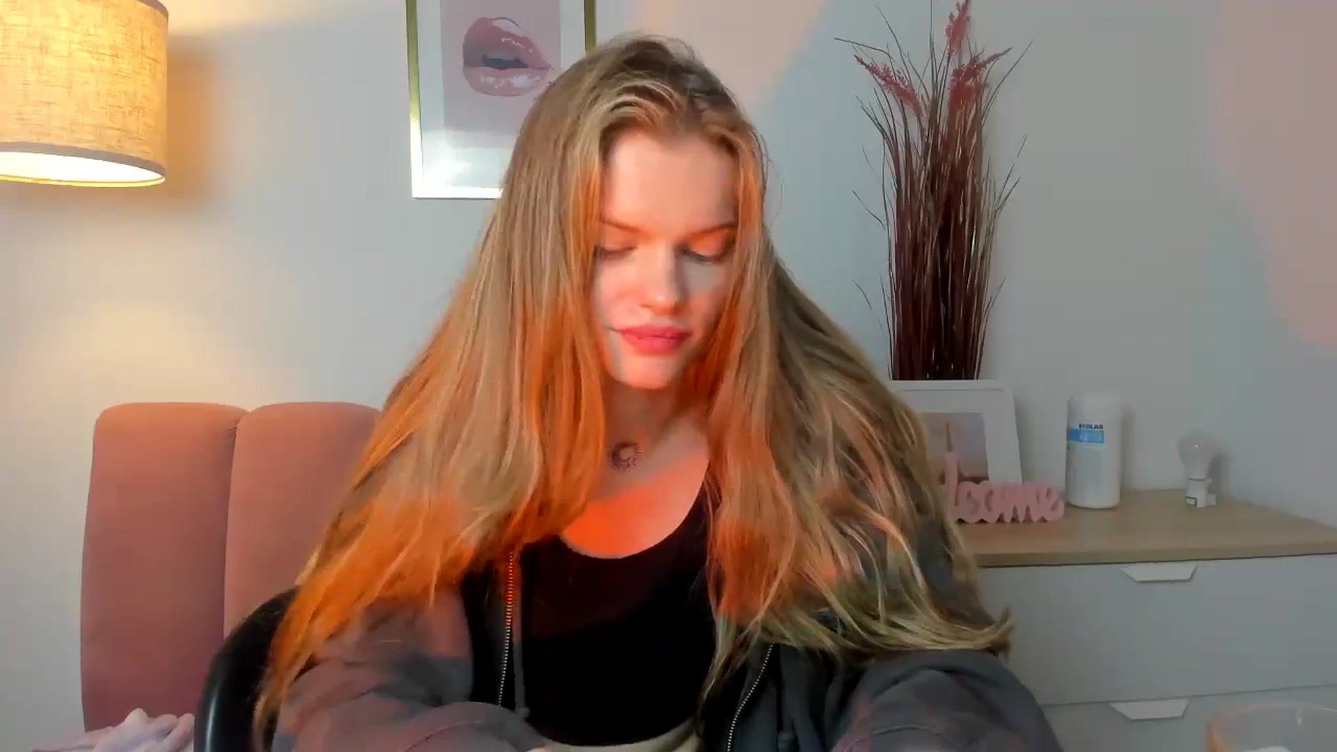 Gallery image thumbnail from ChristinaWave's myfreecams stream on, 12/16/2025, 17:35 image 16 of 20