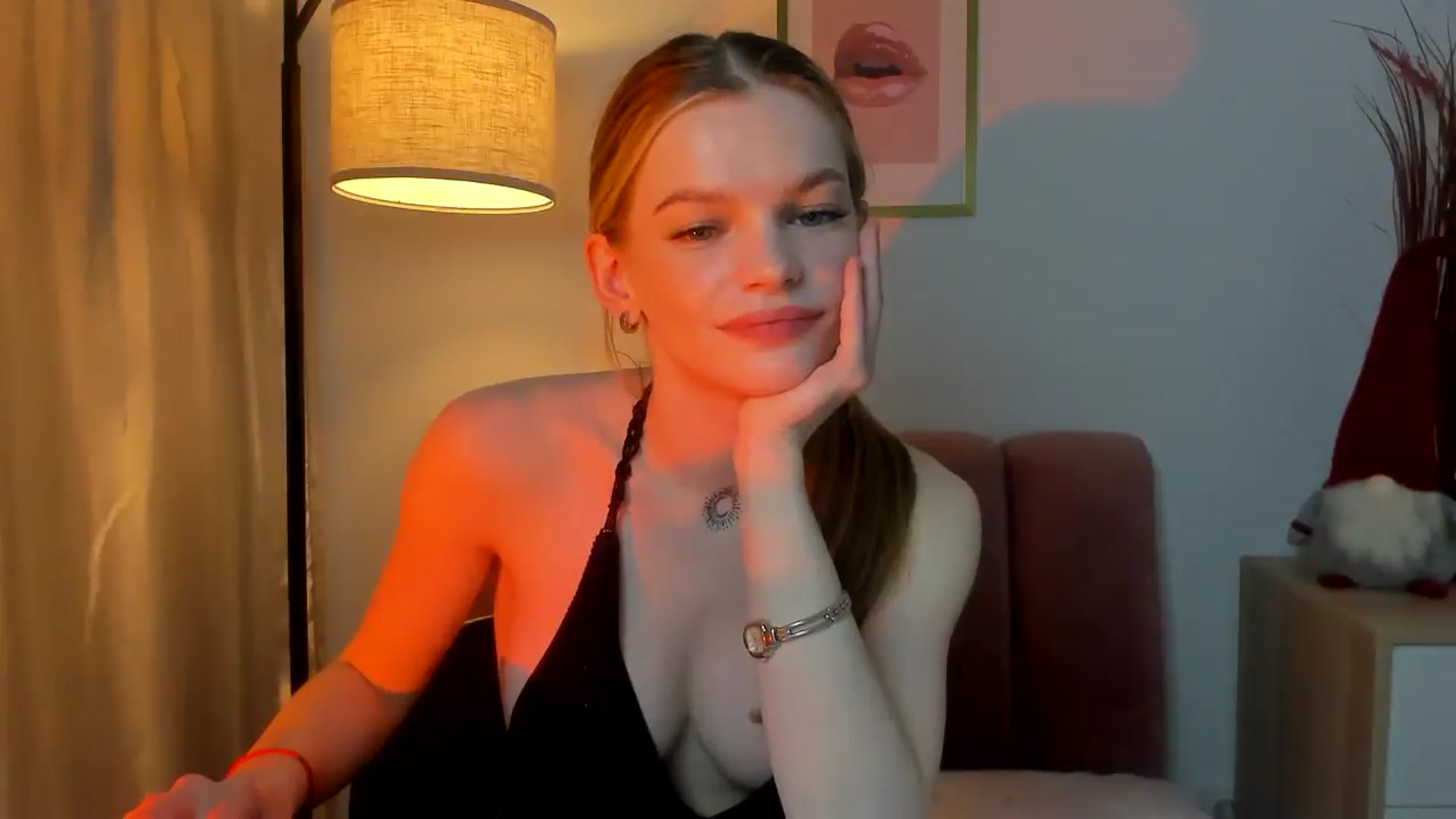 Gallery image thumbnail from ChristinaWave's myfreecams stream on, 12/25/2025, 11:39 image 4 of 20