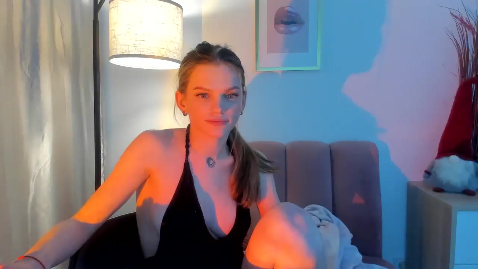 Gallery image thumbnail from ChristinaWave's myfreecams stream on, 12/25/2025, 16:35 image 17 of 20