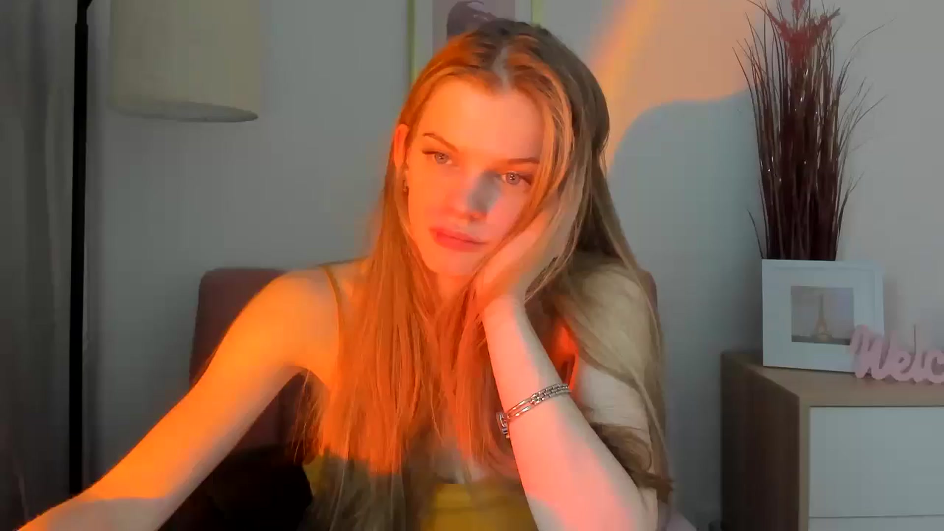 Gallery image thumbnail from ChristinaWave's myfreecams stream on, 01/09/2026, 14:14 image 1 of 20