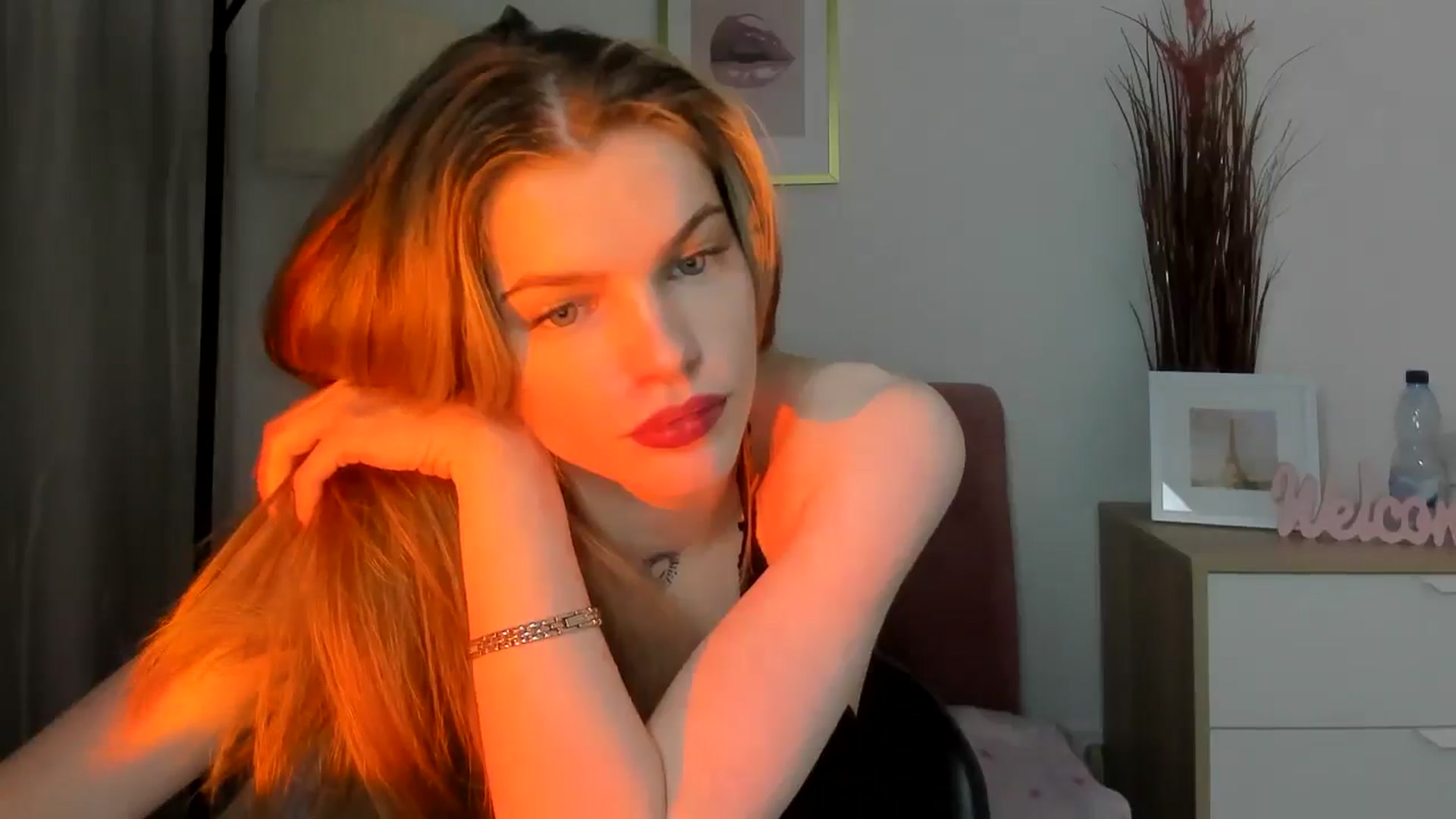 Gallery image thumbnail from ChristinaWave's myfreecams stream on, 01/18/2026, 13:38 image 17 of 20