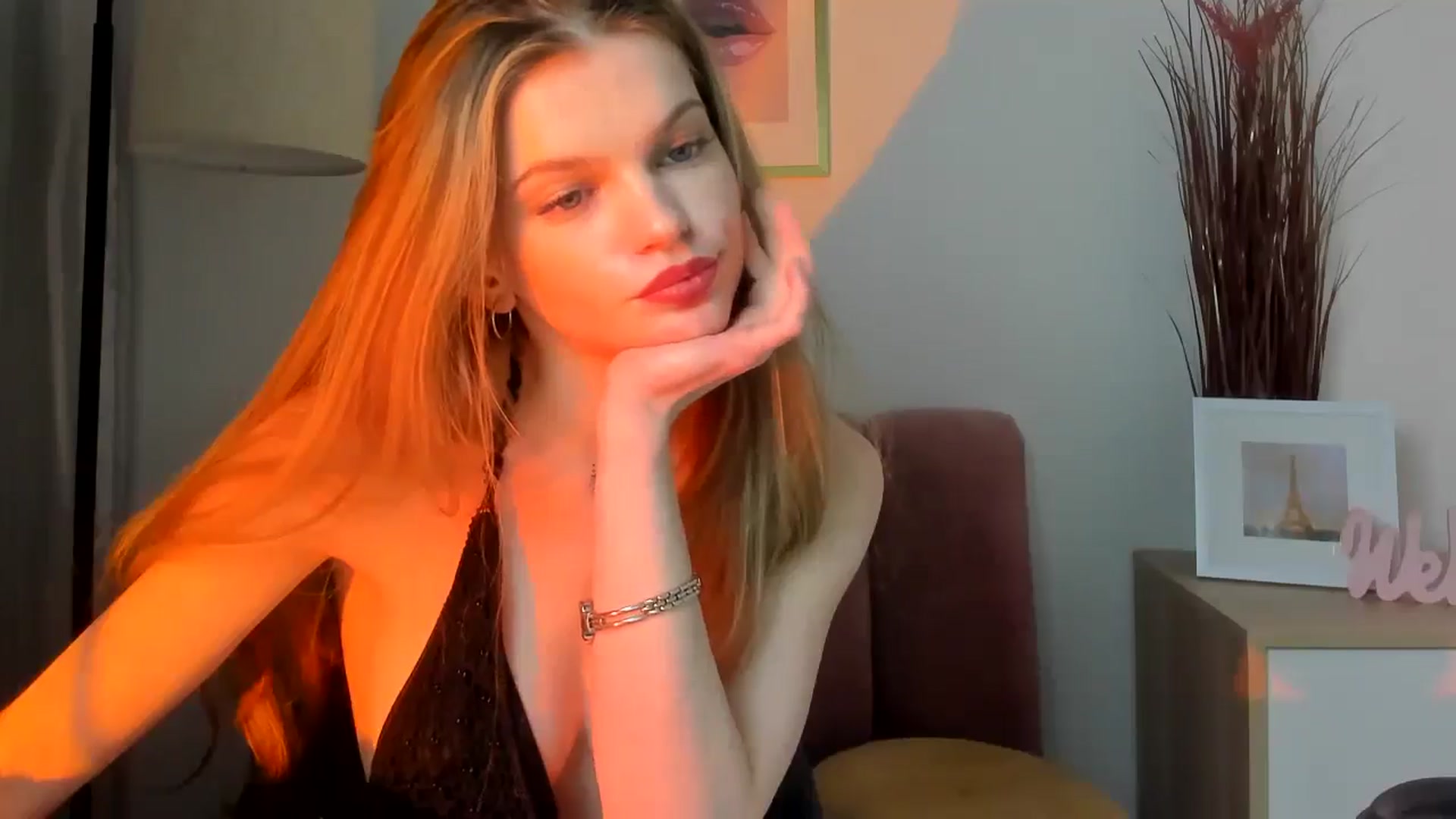 Gallery image thumbnail from ChristinaWave's myfreecams stream on, 01/22/2026, 13:02 image 6 of 20