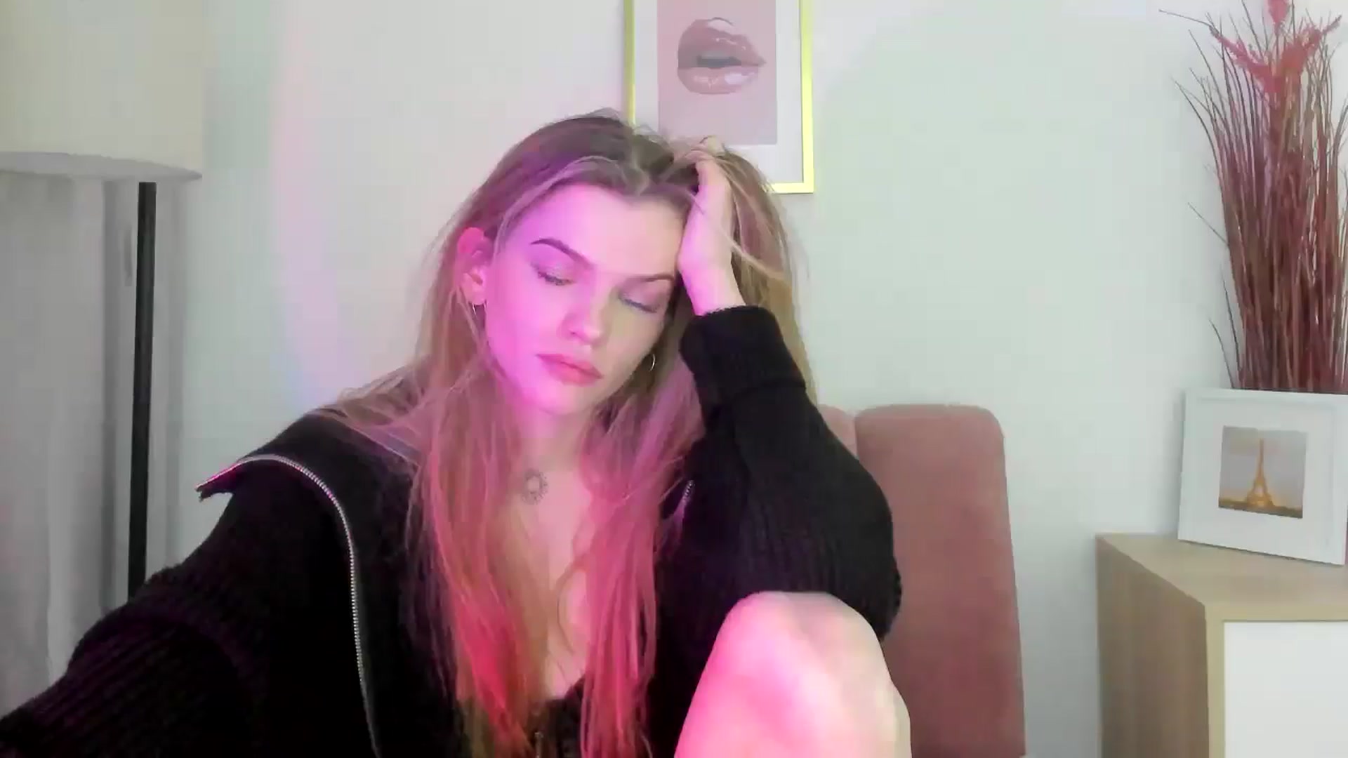 Gallery image thumbnail from ChristinaWave's myfreecams stream on, 02/04/2026, 12:57 image 17 of 20