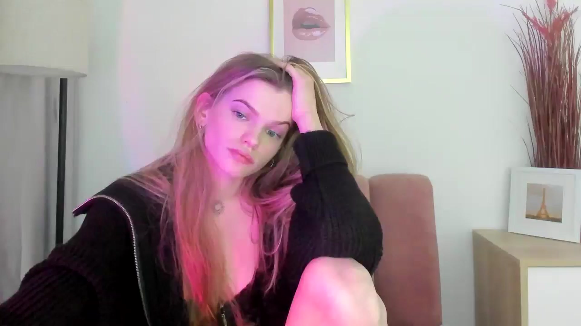 Gallery image thumbnail from ChristinaWave's myfreecams stream on, 02/04/2026, 12:57 image 16 of 20
