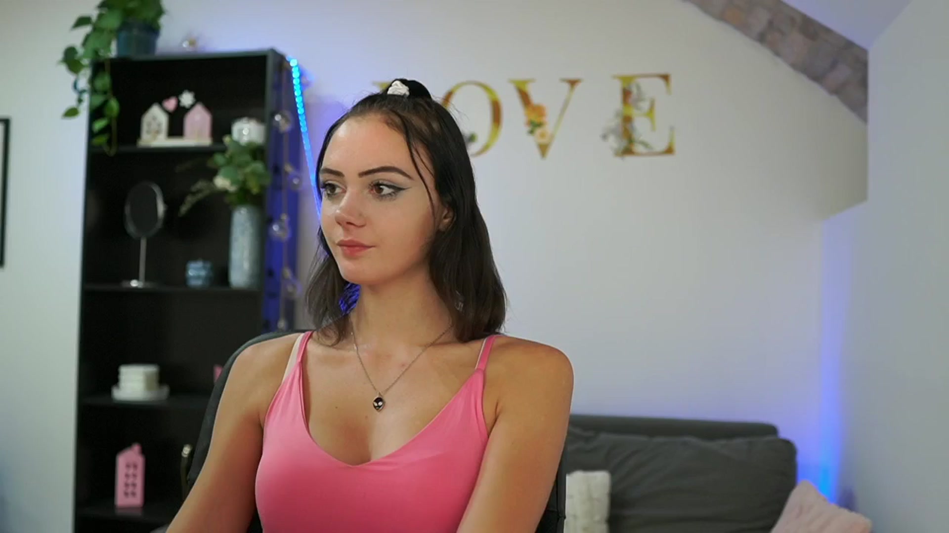 Gallery image thumbnail from Christina_R's myfreecams stream on, 05/16/2024, 16:15 image 7 of 20