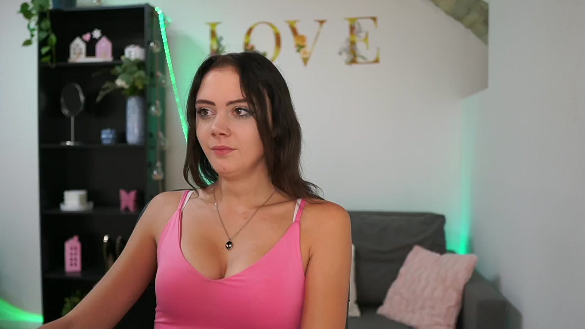 Gallery image thumbnail from Christina_R's myfreecams stream on, 05/21/2024, 14:14 image 2 of 20
