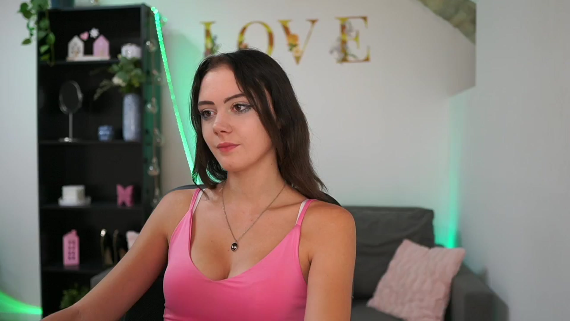 Gallery image thumbnail from Christina_R's myfreecams stream on, 05/21/2024, 14:14 image 3 of 20