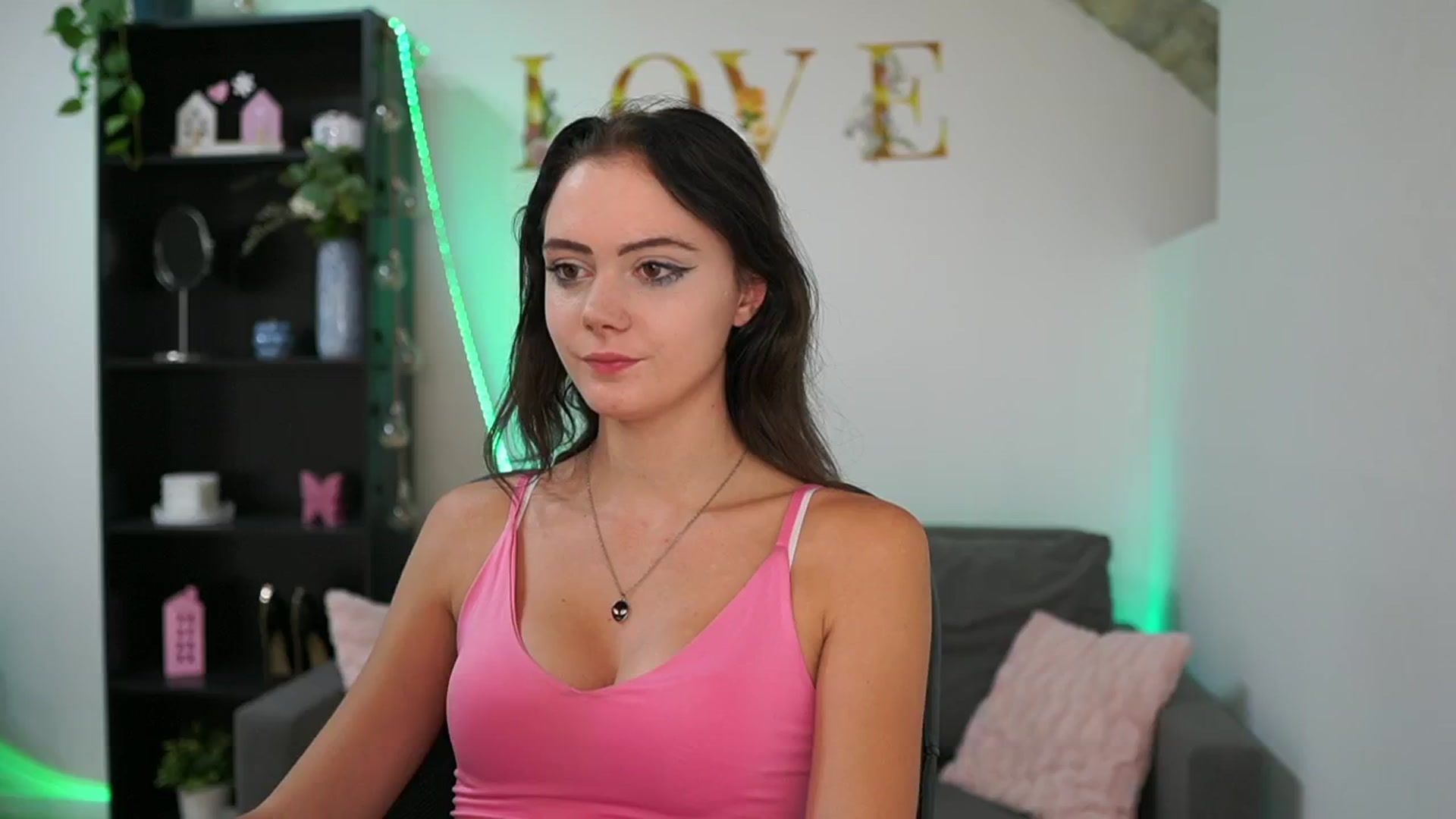 Gallery image thumbnail from Christina_R's myfreecams stream on, 05/21/2024, 14:45 image 5 of 20