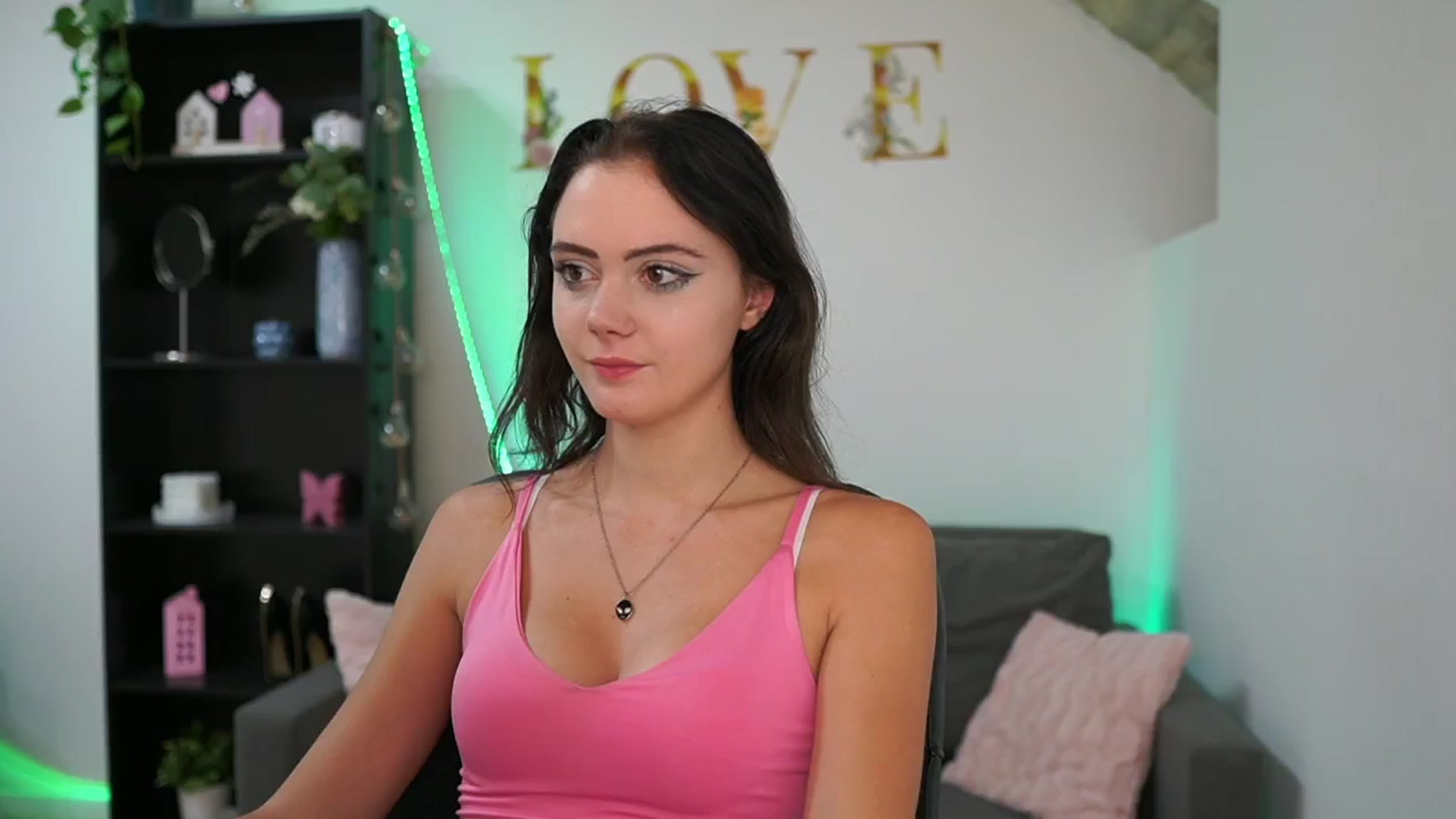 Gallery image thumbnail from Christina_R's myfreecams stream on, 05/21/2024, 14:45 image 3 of 20