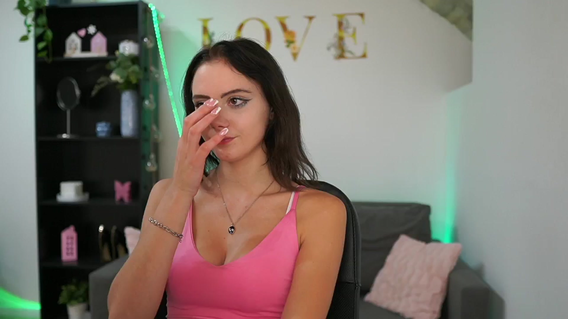 Gallery image thumbnail from Christina_R's myfreecams stream on, 05/21/2024, 15:53 image 2 of 20
