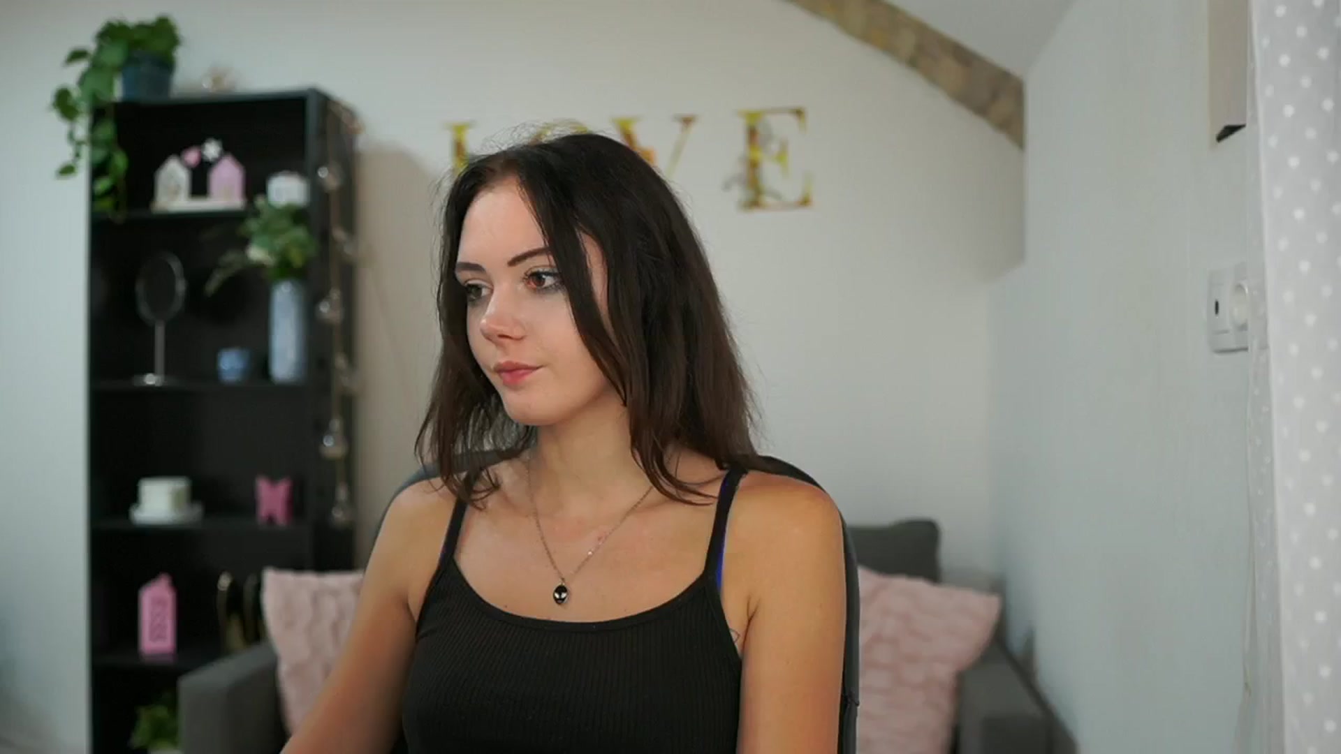 Gallery image thumbnail from Christina_R's myfreecams stream on, 05/23/2024, 14:55 image 11 of 20