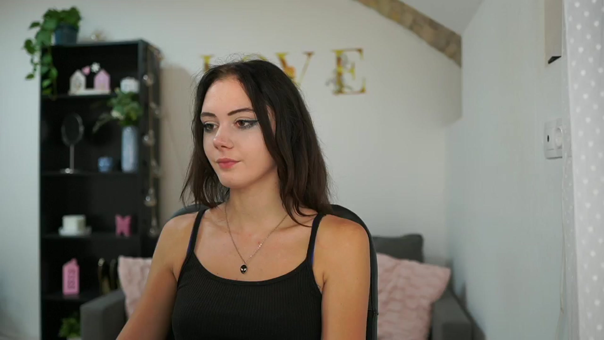 Gallery image thumbnail from Christina_R's myfreecams stream on, 05/23/2024, 14:55 image 3 of 20