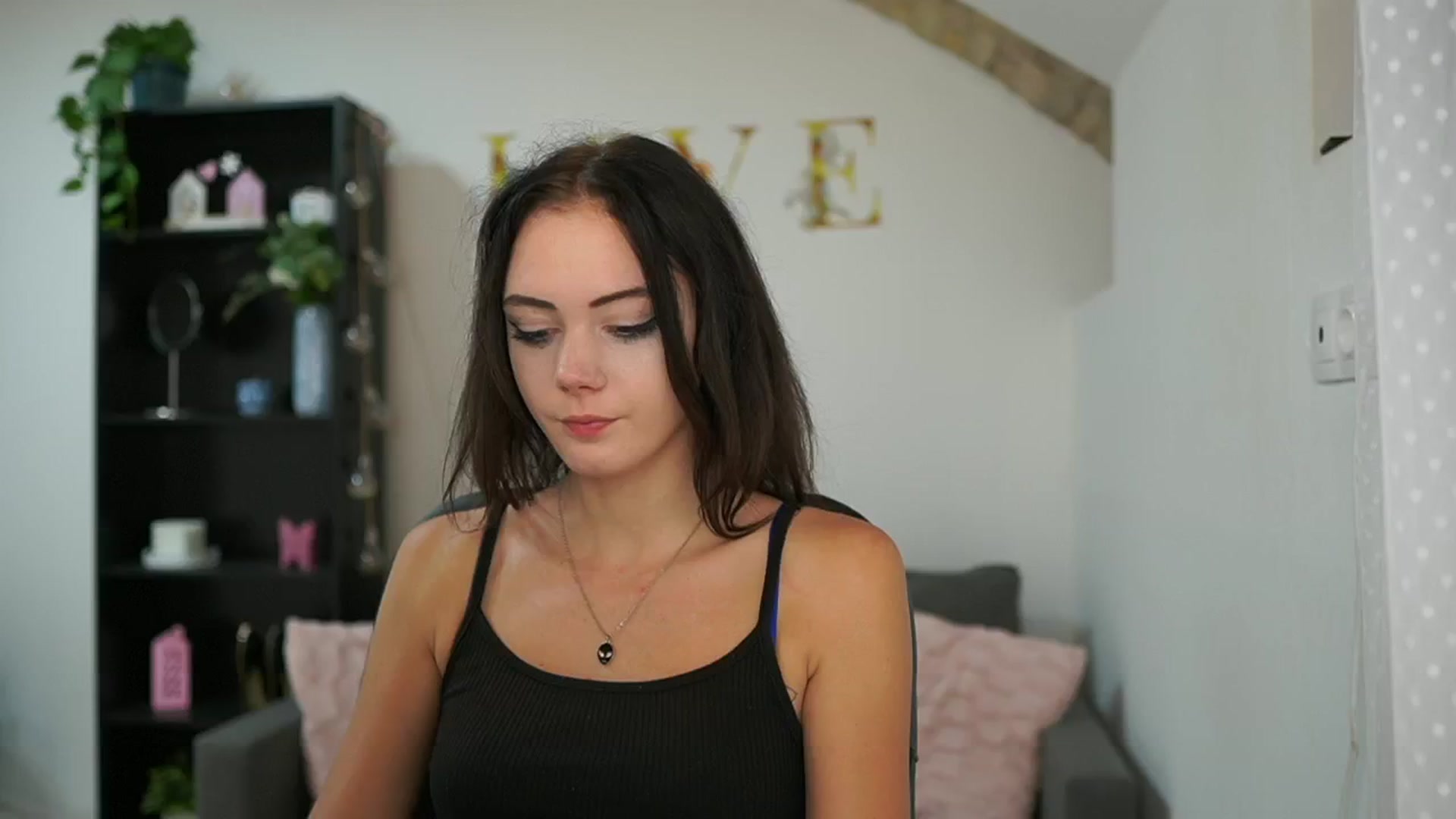 Gallery image thumbnail from Christina_R's myfreecams stream on, 05/23/2024, 14:55 image 4 of 20