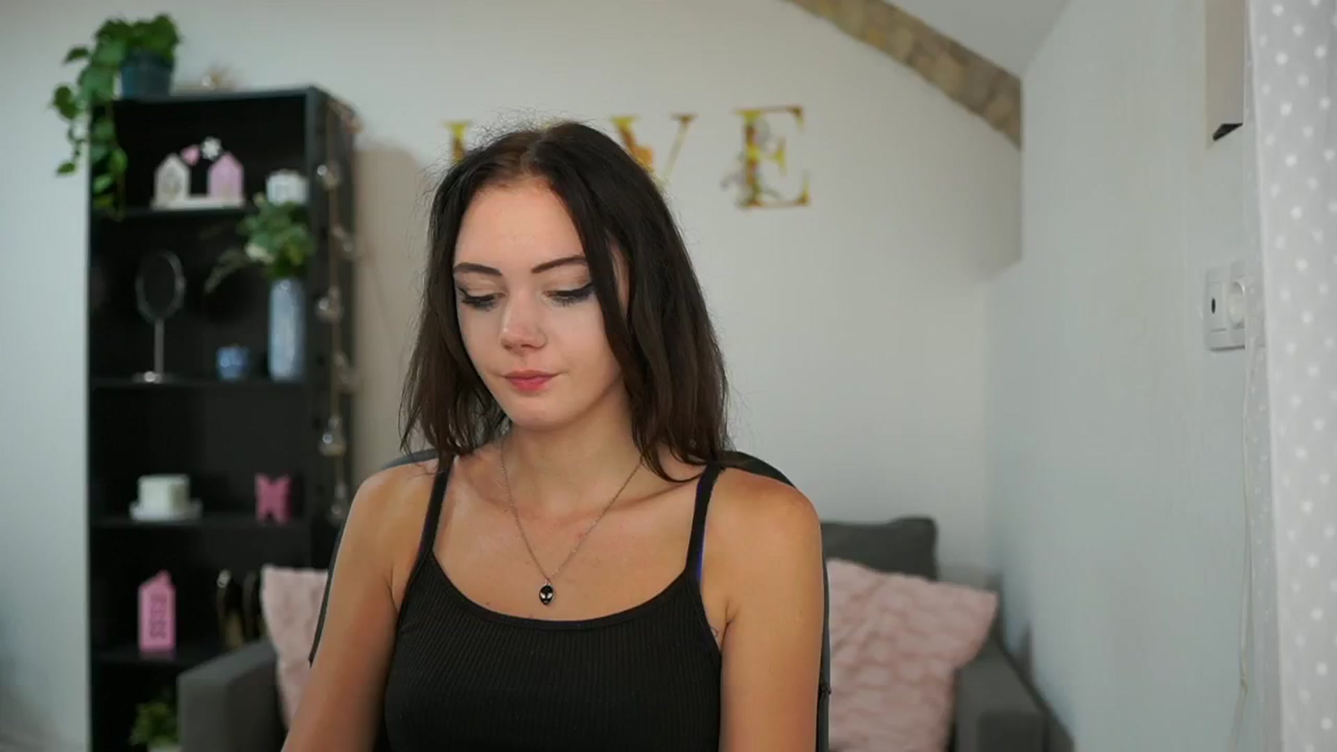 Gallery image thumbnail from Christina_R's myfreecams stream on, 05/23/2024, 14:55 image 2 of 20