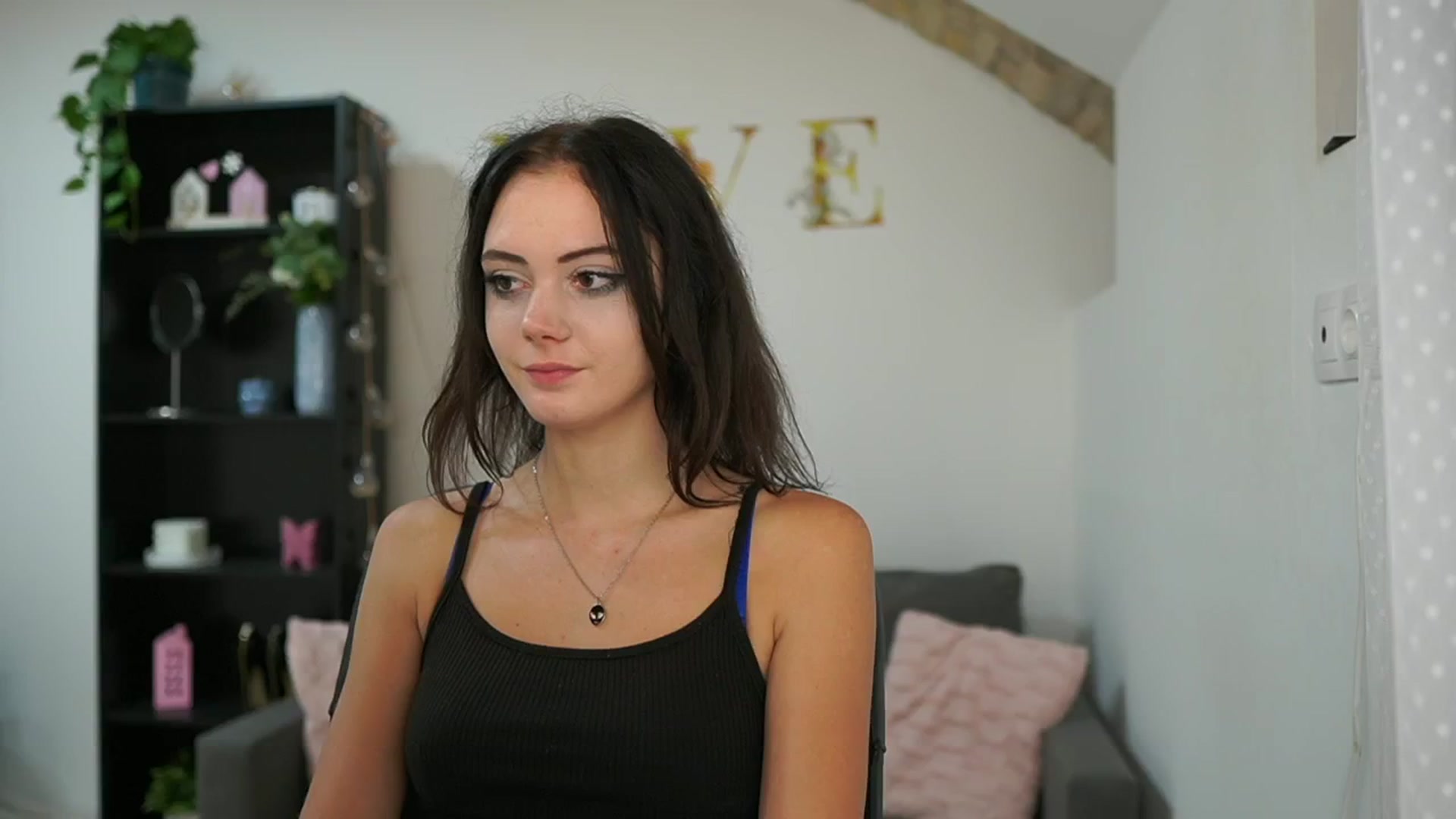 Gallery image thumbnail from Christina_R's myfreecams stream on, 05/23/2024, 16:06 image 6 of 20