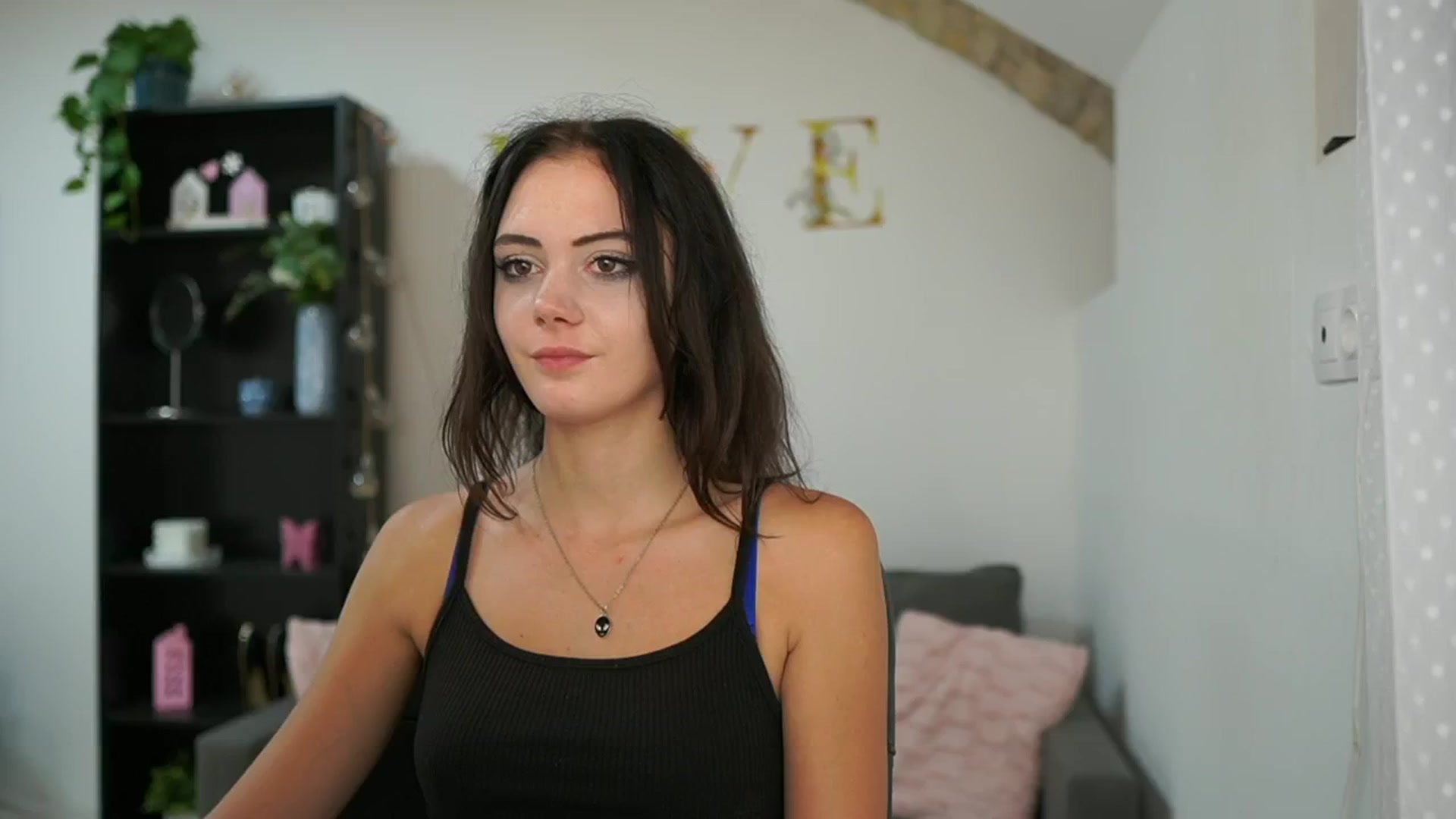 Gallery image thumbnail from Christina_R's myfreecams stream on, 05/23/2024, 16:06 image 8 of 20