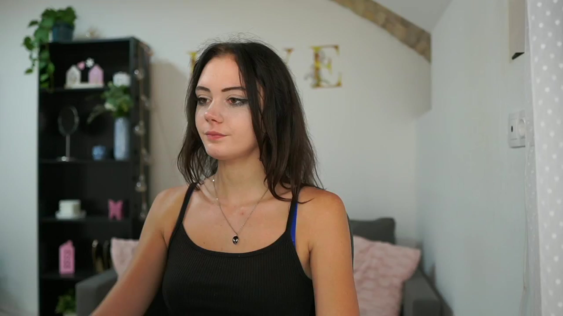 Gallery image thumbnail from Christina_R's myfreecams stream on, 05/23/2024, 16:06 image 5 of 20