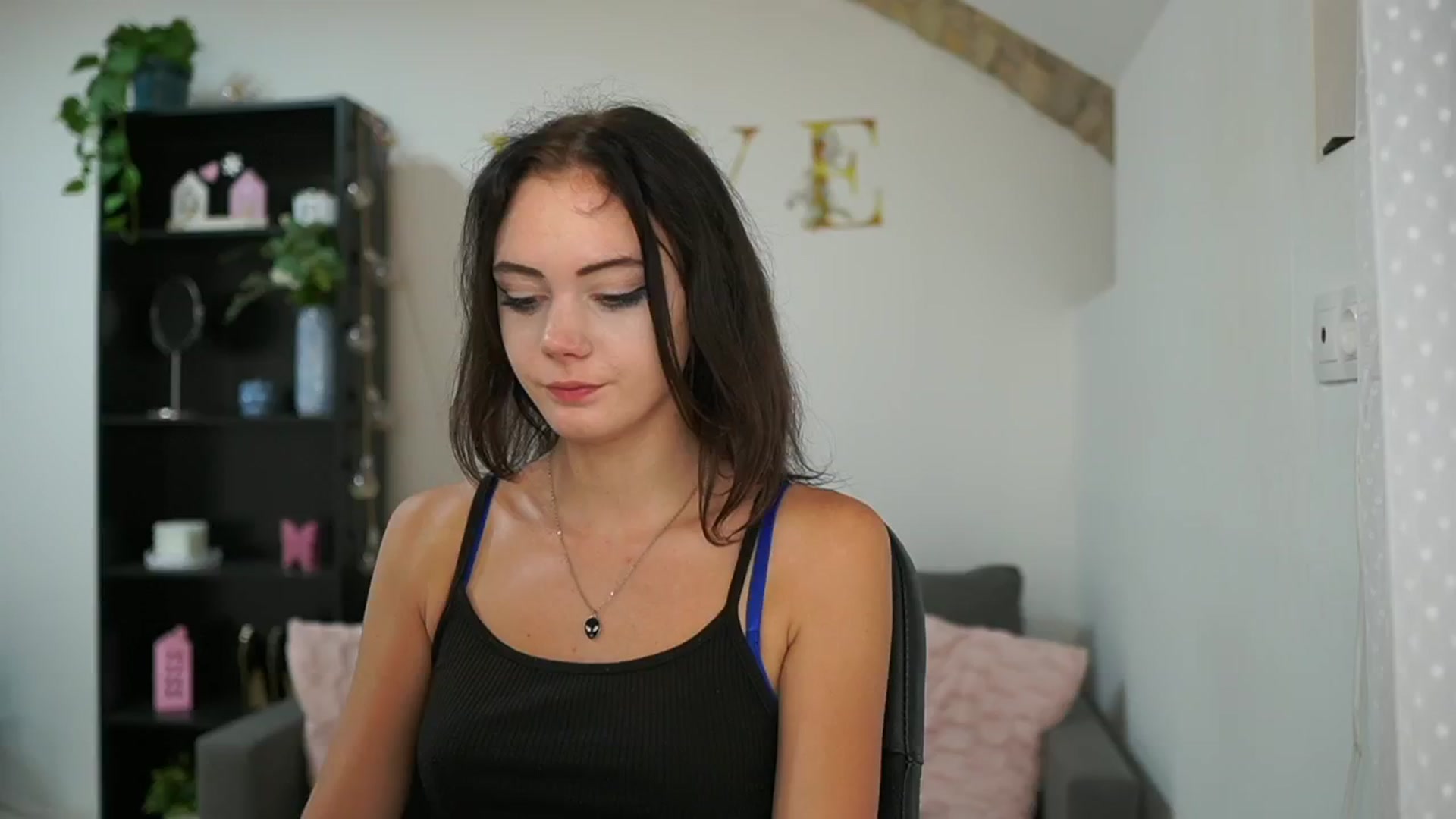 Gallery image thumbnail from Christina_R's myfreecams stream on, 05/23/2024, 17:31 image 2 of 20