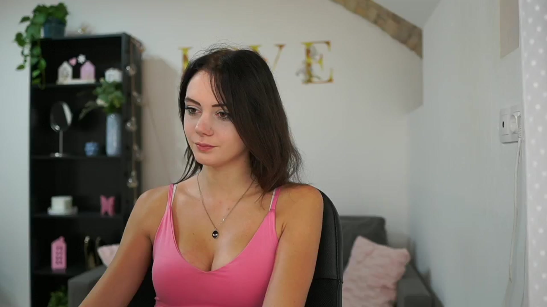 Gallery image thumbnail from Christina_R's myfreecams stream on, 05/24/2024, 08:19 image 11 of 20
