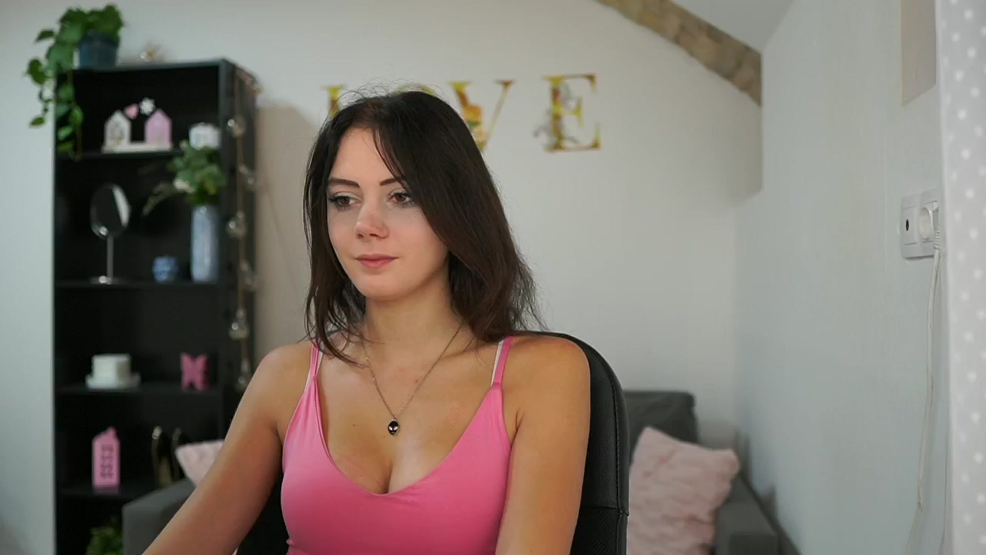 Gallery image thumbnail from Christina_R's myfreecams stream on, 05/24/2024, 08:19 image 10 of 20