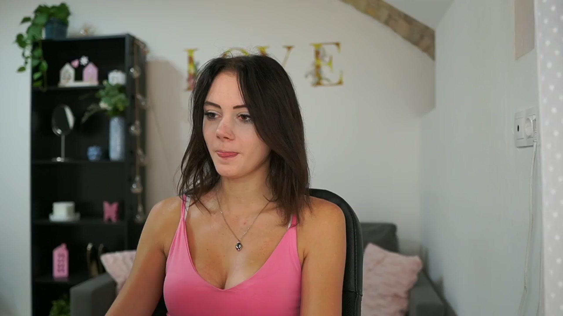 Gallery image thumbnail from Christina_R's myfreecams stream on, 05/24/2024, 09:00 image 12 of 20
