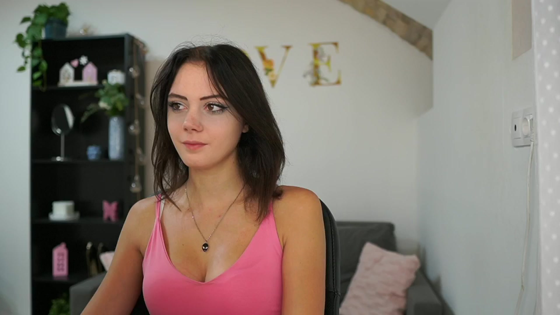 Gallery image thumbnail from Christina_R's myfreecams stream on, 05/24/2024, 09:00 image 2 of 20