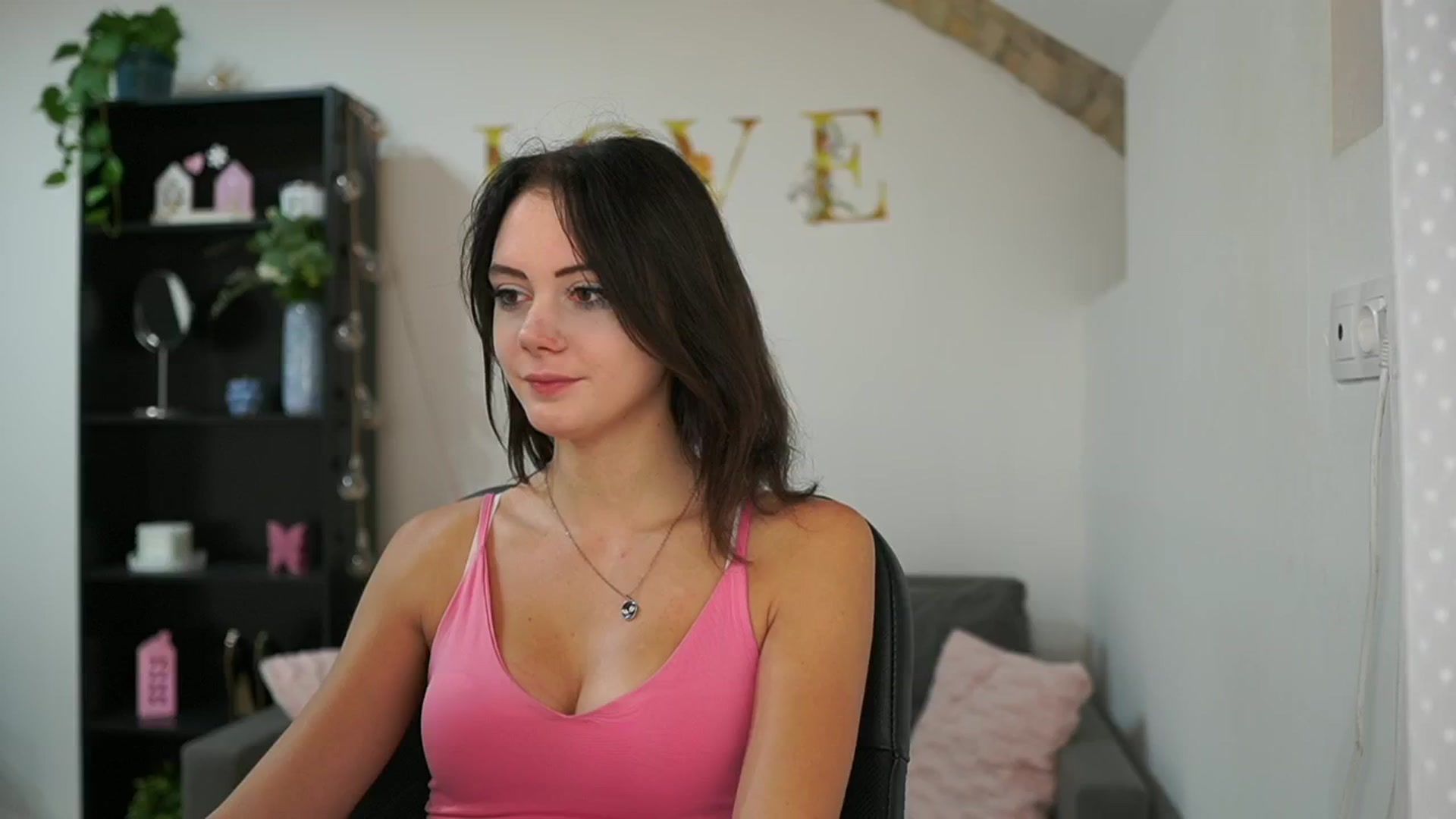 Gallery image thumbnail from Christina_R's myfreecams stream on, 05/24/2024, 09:57 image 1 of 20