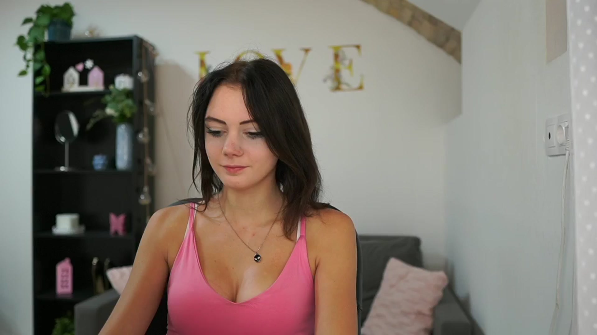 Gallery image thumbnail from Christina_R's myfreecams stream on, 05/24/2024, 09:57 image 3 of 20