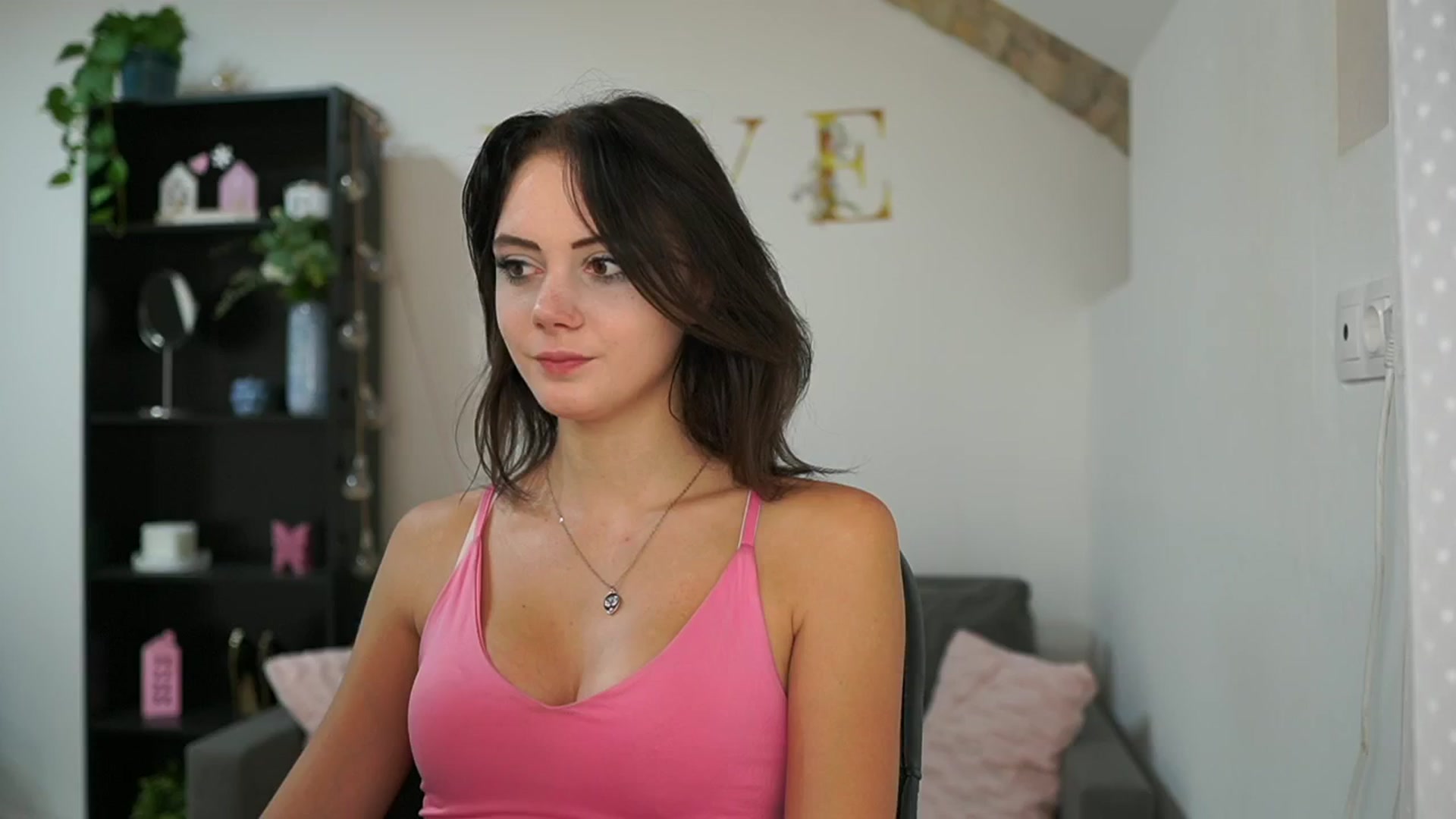 Gallery image thumbnail from Christina_R's myfreecams stream on, 05/24/2024, 11:32 image 11 of 20