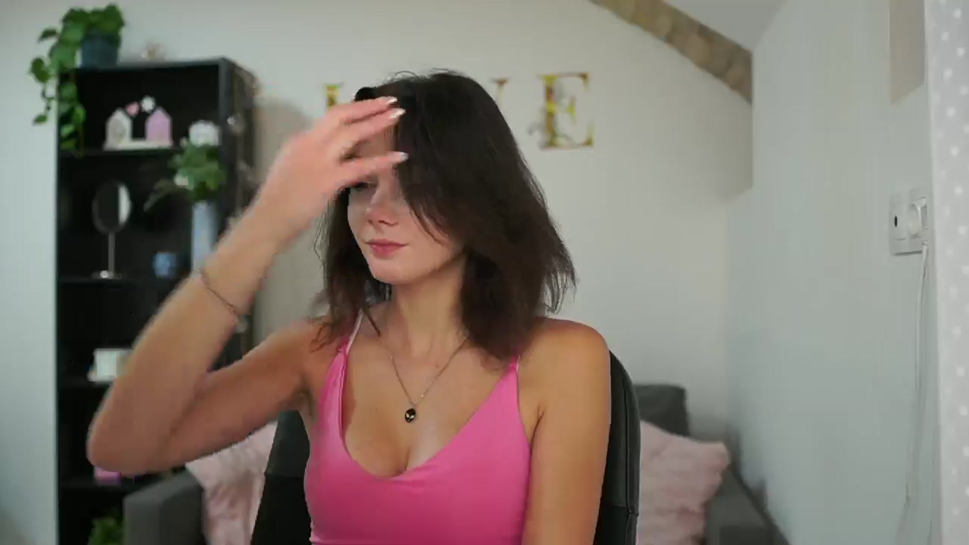 Gallery image thumbnail from Christina_R's myfreecams stream on, 05/24/2024, 12:19 image 9 of 20