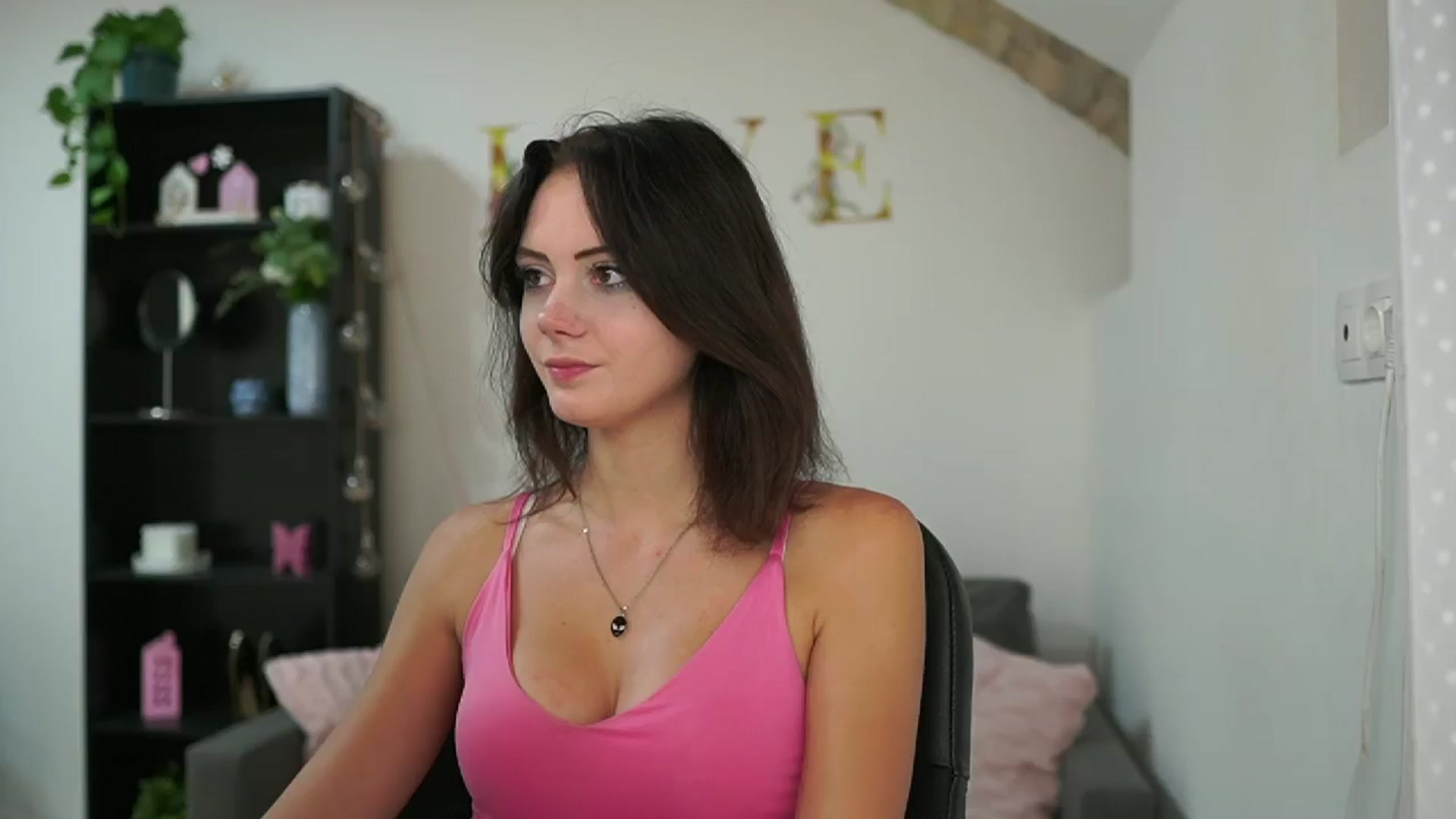 Gallery image thumbnail from Christina_R's myfreecams stream on, 05/24/2024, 12:19 image 12 of 20
